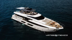 Vista aérea del yate Ferretti Custom Line 96’ 2022 en navegación en La Paz, con diseño moderno, flybridge amplio y acabados de lujo.