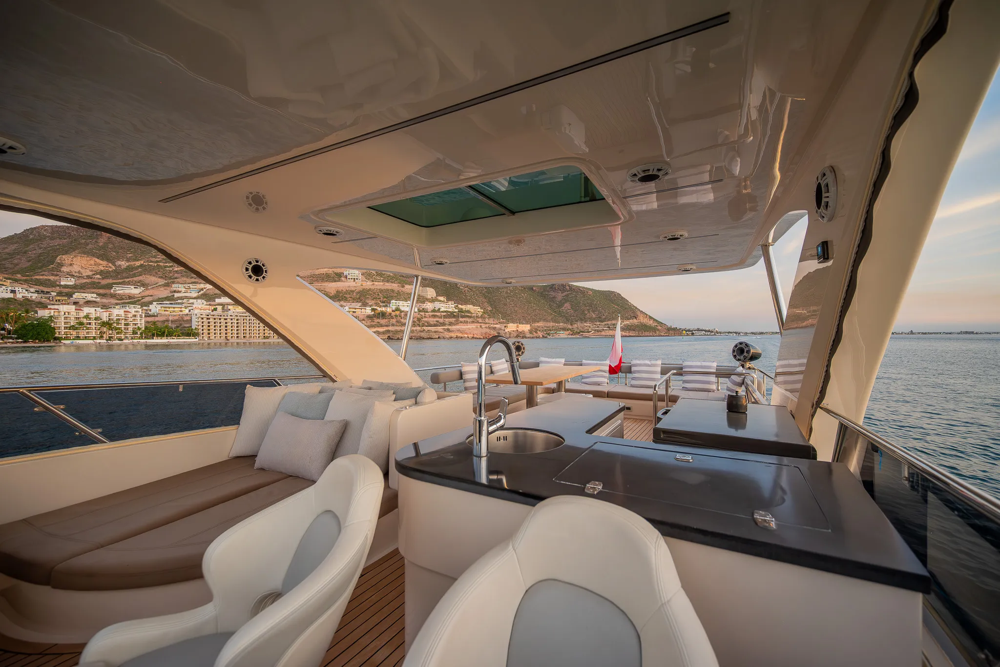 Baltra 68 Aftdeck Flybridge 05 · Yates México · La Paz BCS