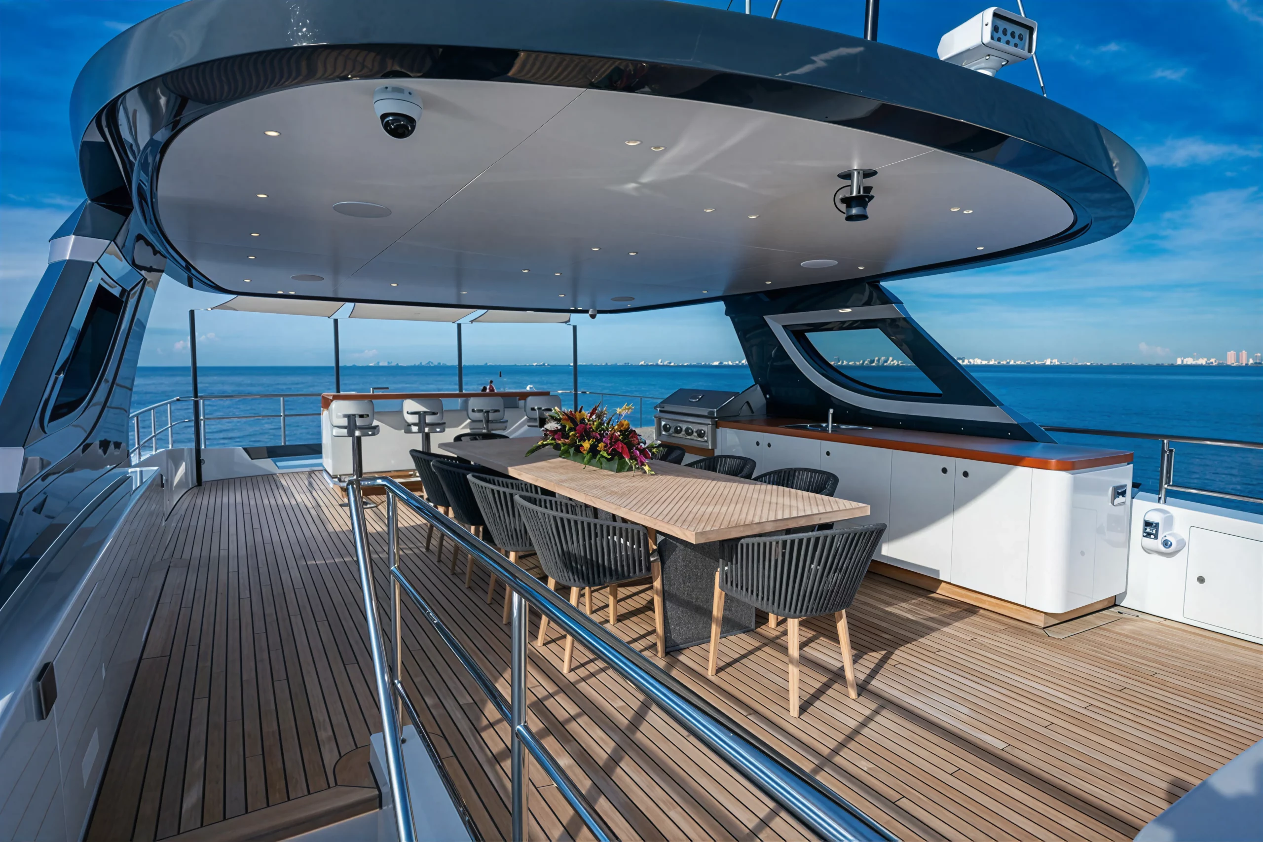 Flybridge lounge