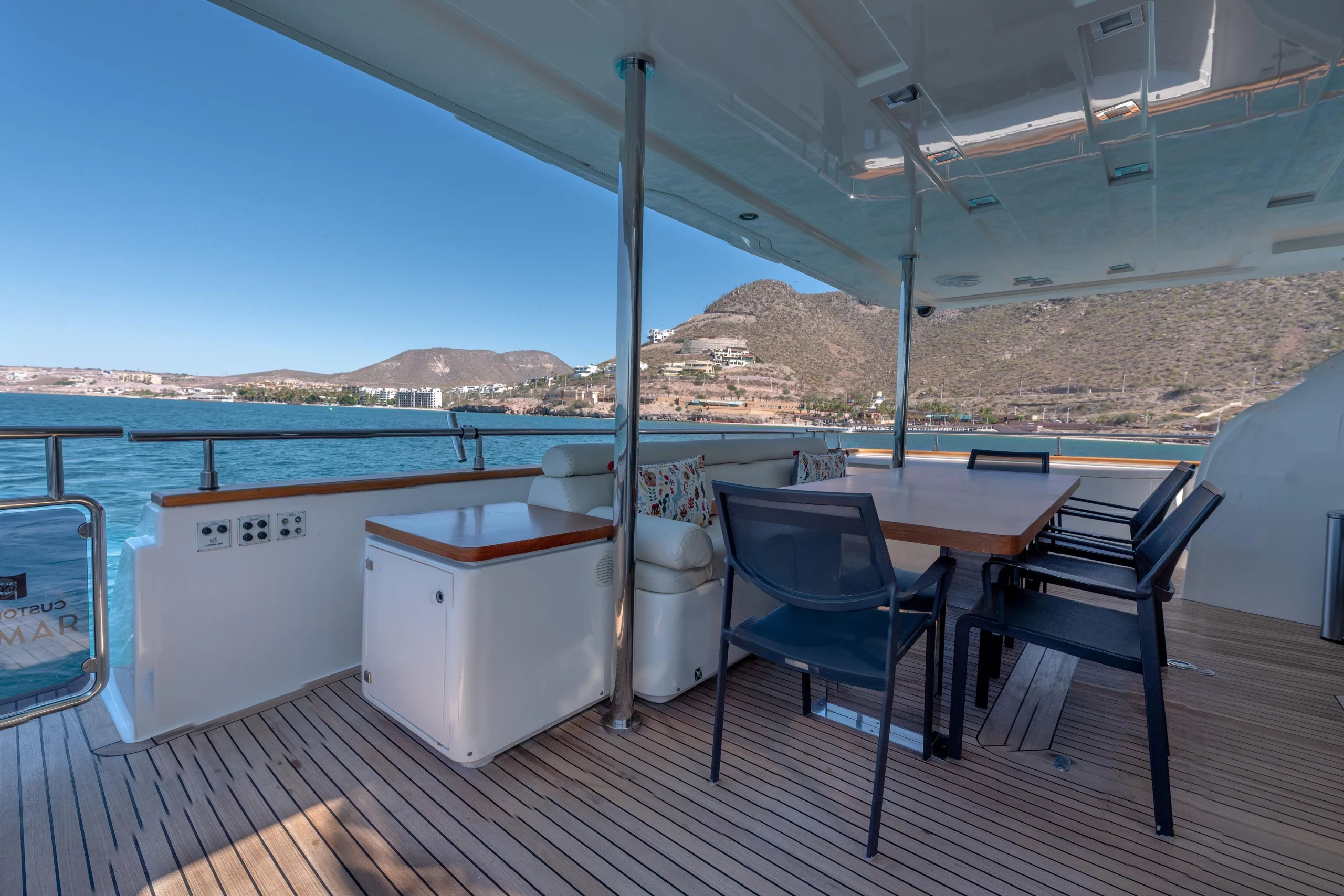 Mega Yacht Custom Line 100' en venta · Yates México · La Paz BCS