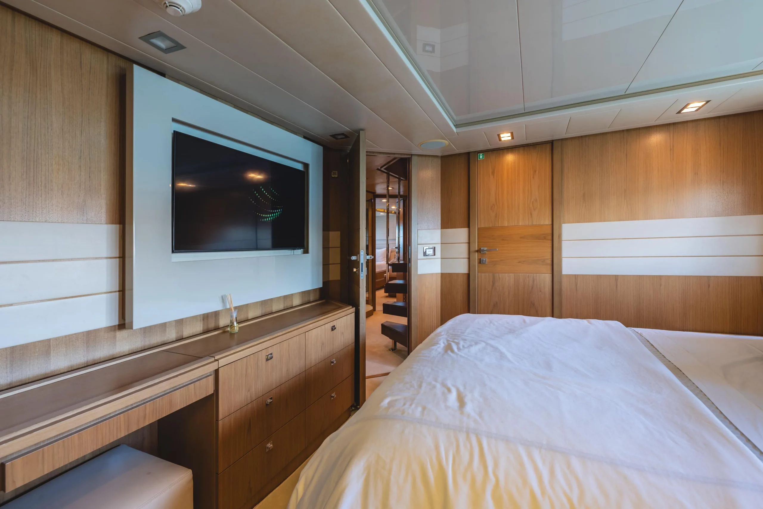 Mega Yacht Custom Line 100' en venta · Yates México · La Paz BCS