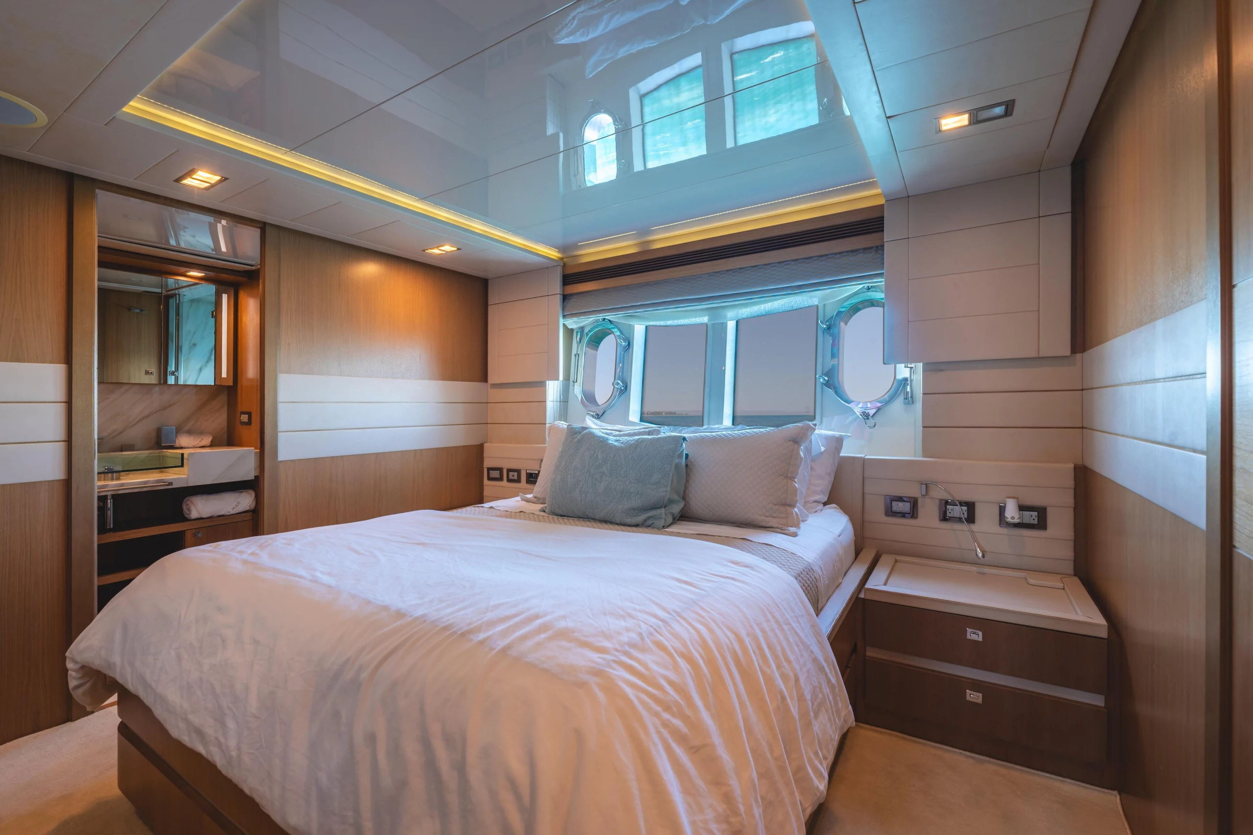 Mega Yacht Custom Line 100' en venta · Yates México · La Paz BCS