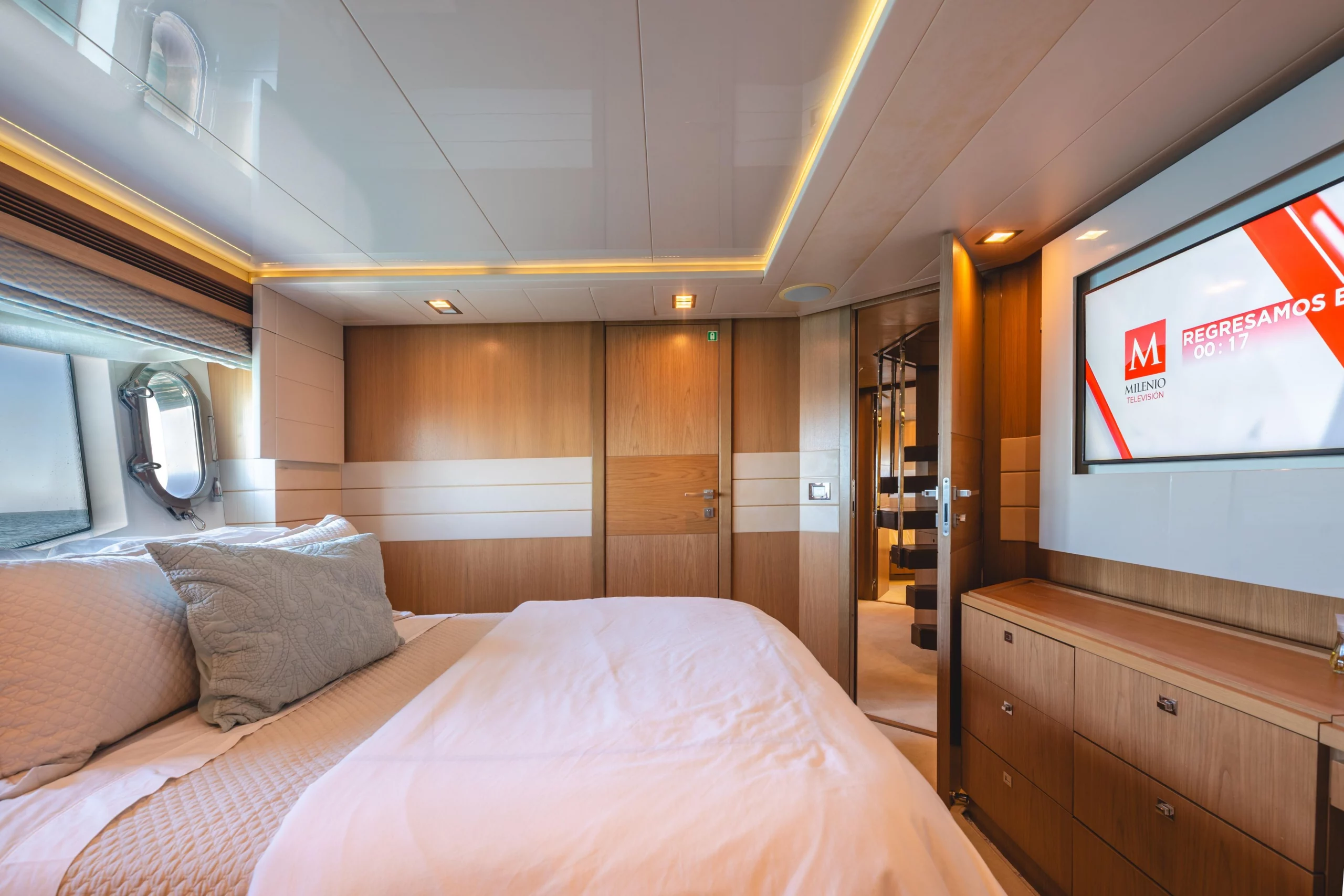 Mega Yacht Custom Line 100' en venta · Yates México · La Paz BCS