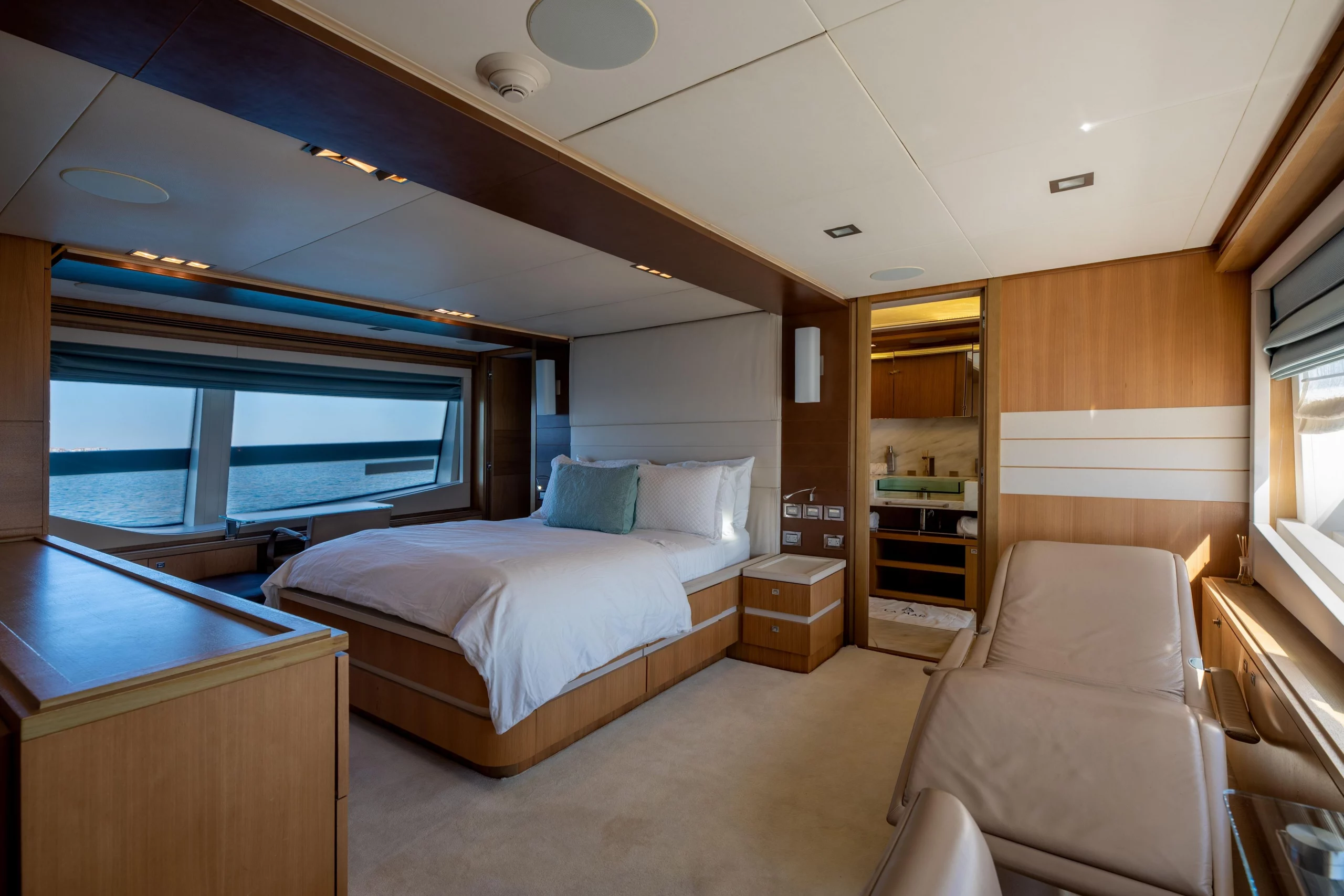 Mega Yacht Custom Line 100' en venta · Yates México · La Paz BCS
