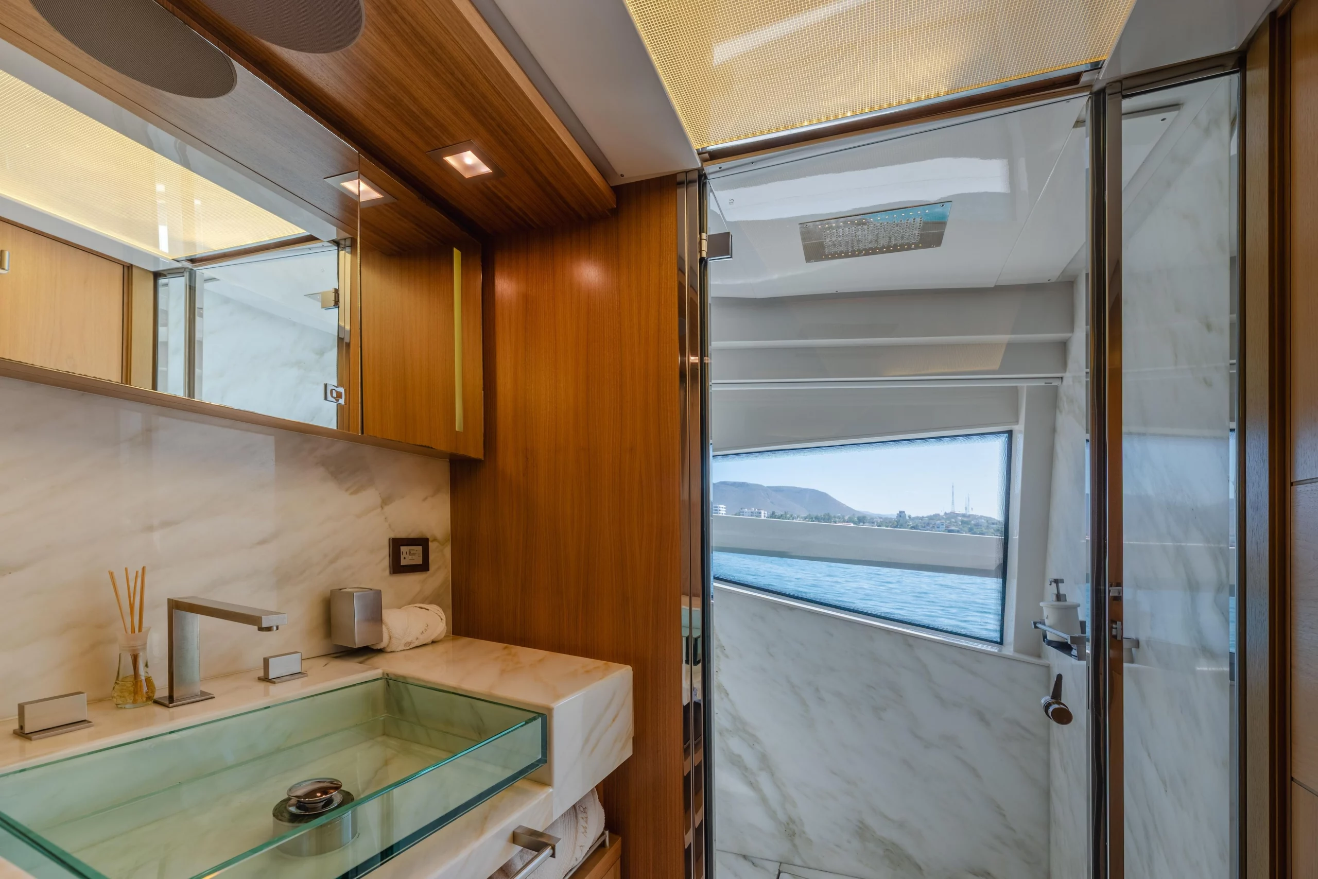 Mega Yacht Custom Line 100' en venta · Yates México · La Paz BCS