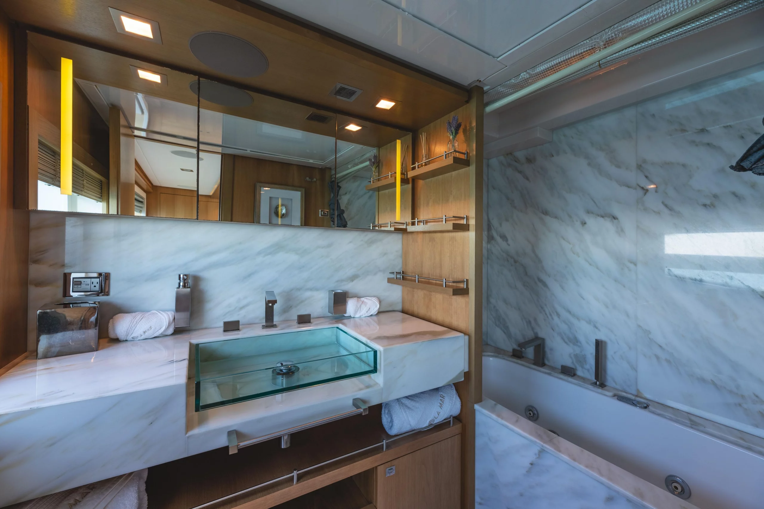 Mega Yacht Custom Line 100' en venta · Yates México · La Paz BCS
