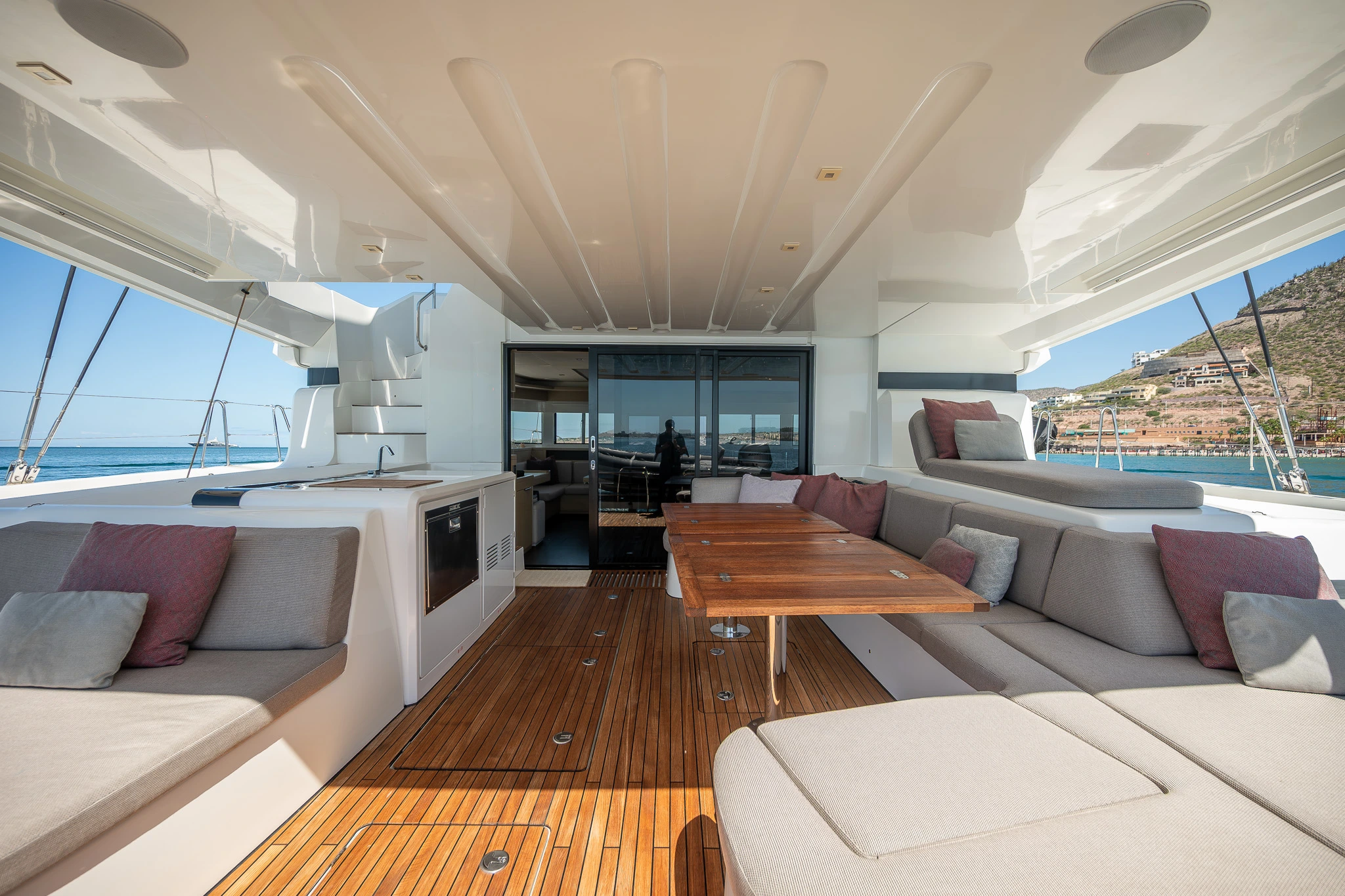 Aft deck lounge