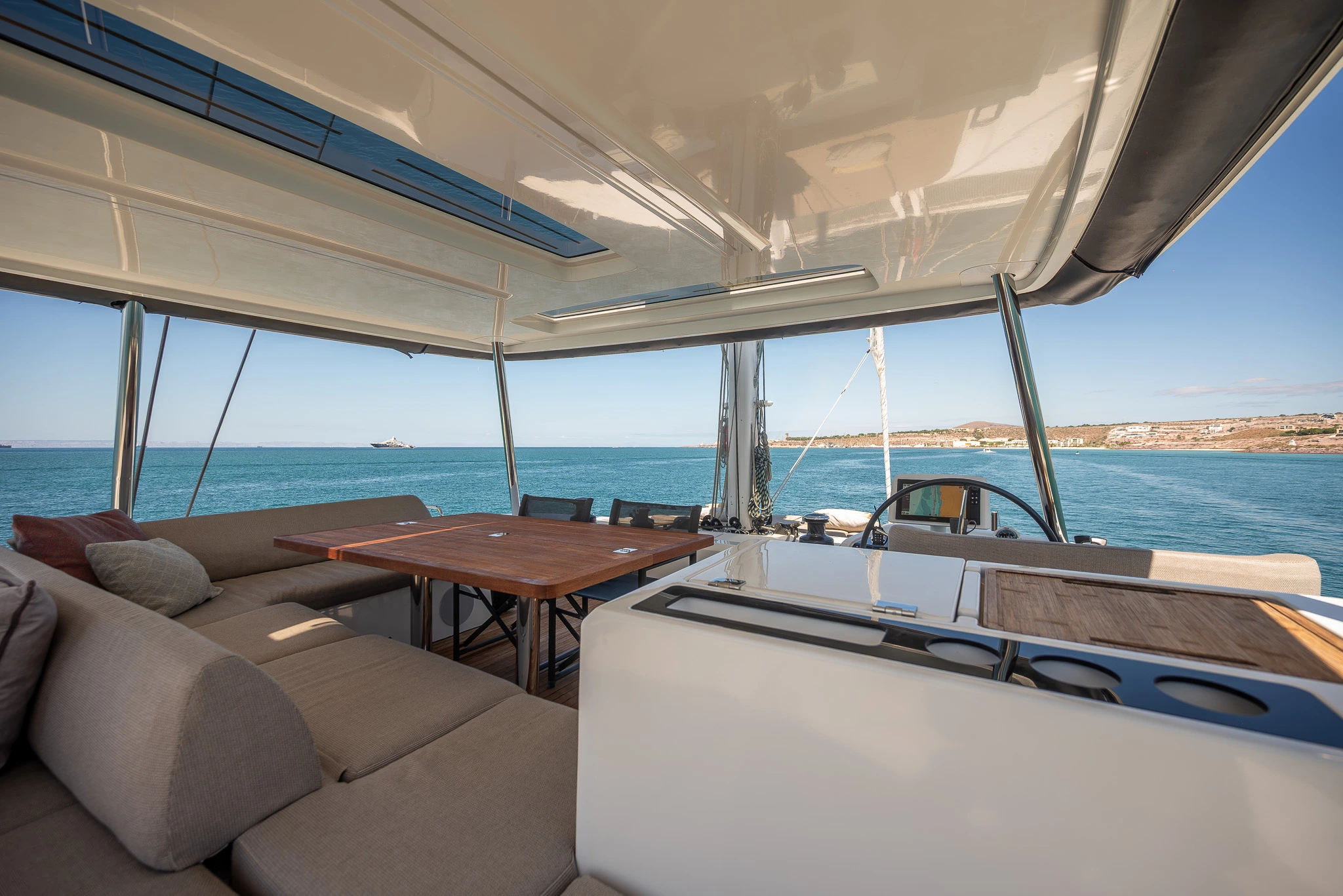 Flybridge lounge