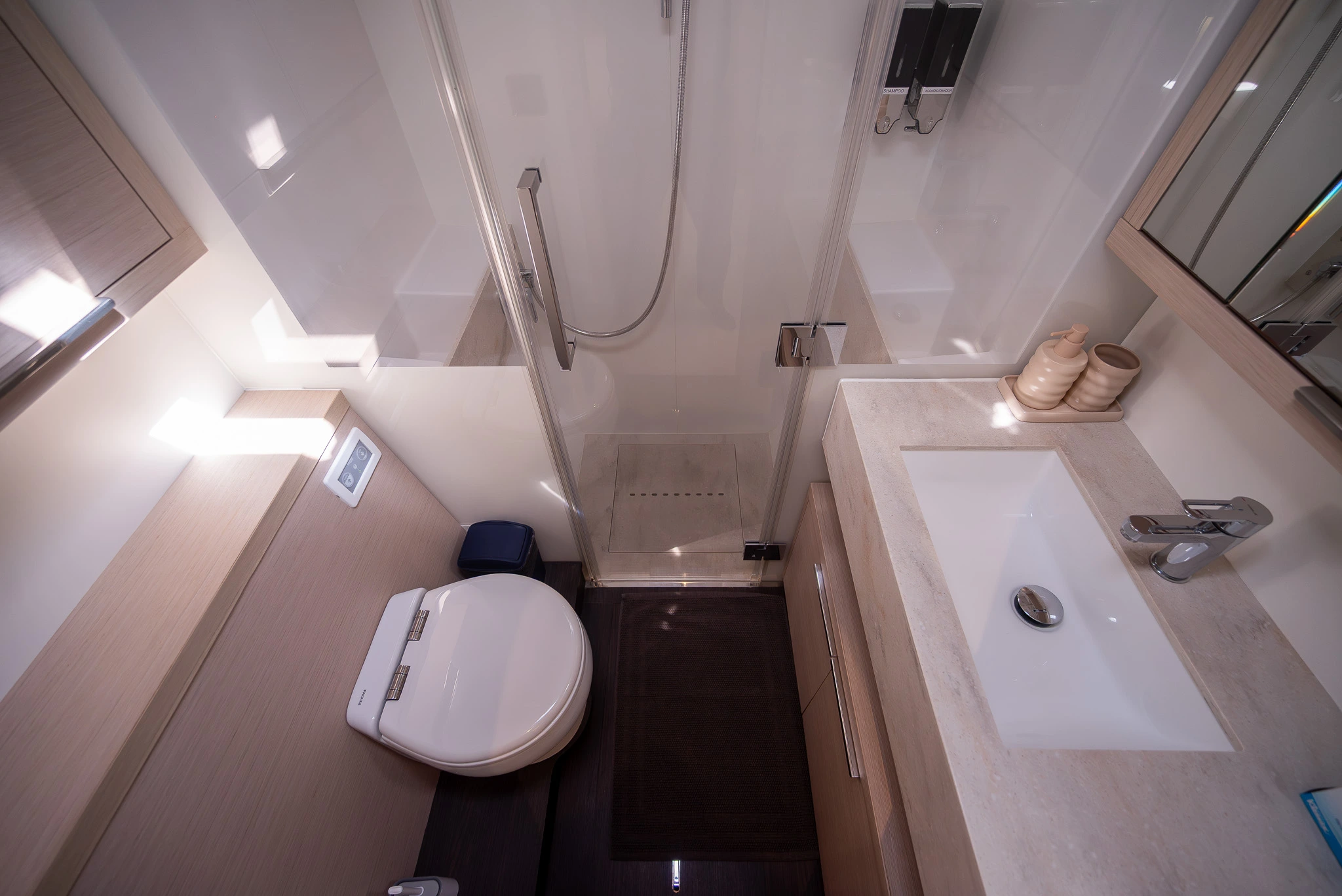 Baño de huéspedes