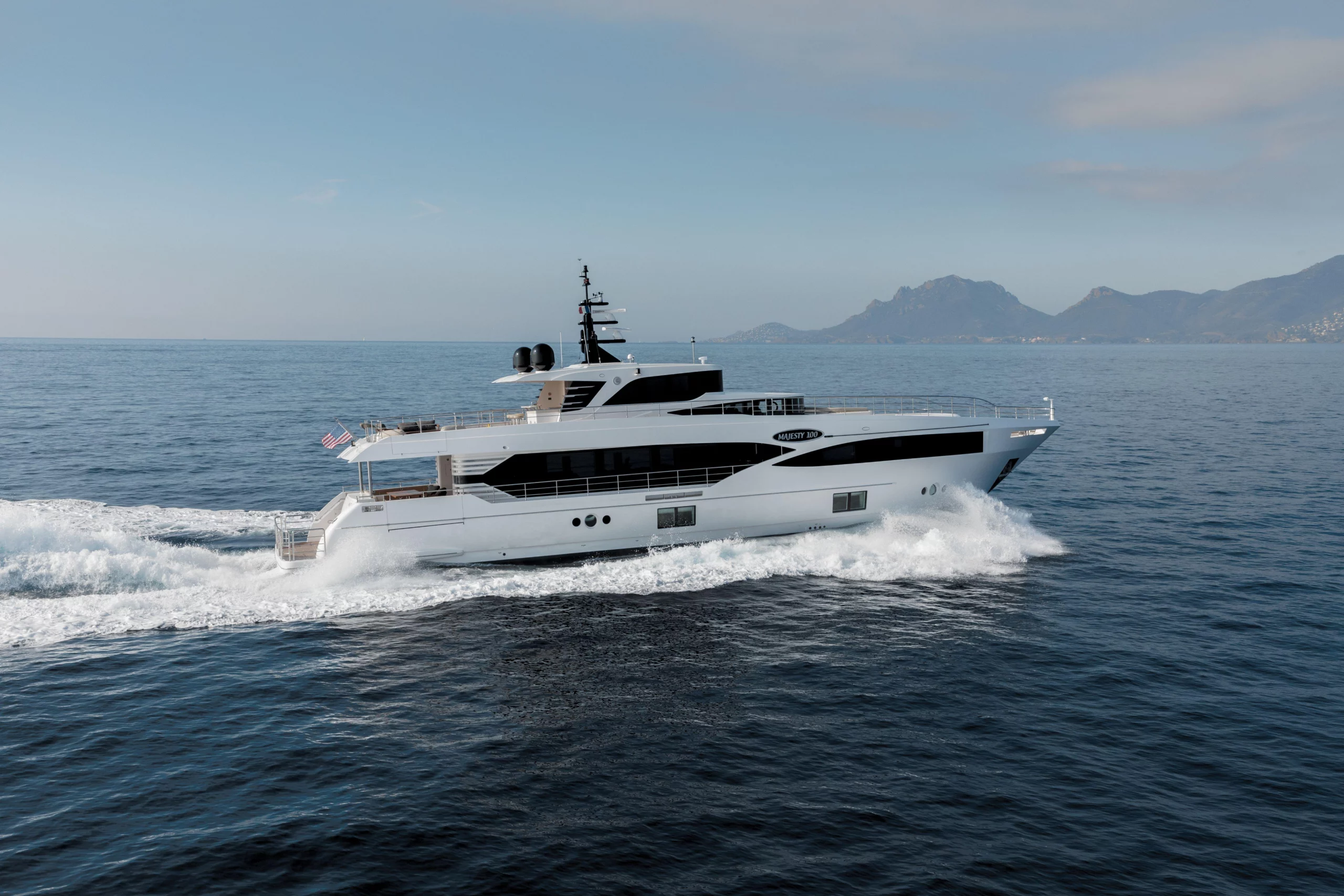 Majesty 100 motor yacht nuevo en venta · Yates México · Puerto Vallarta