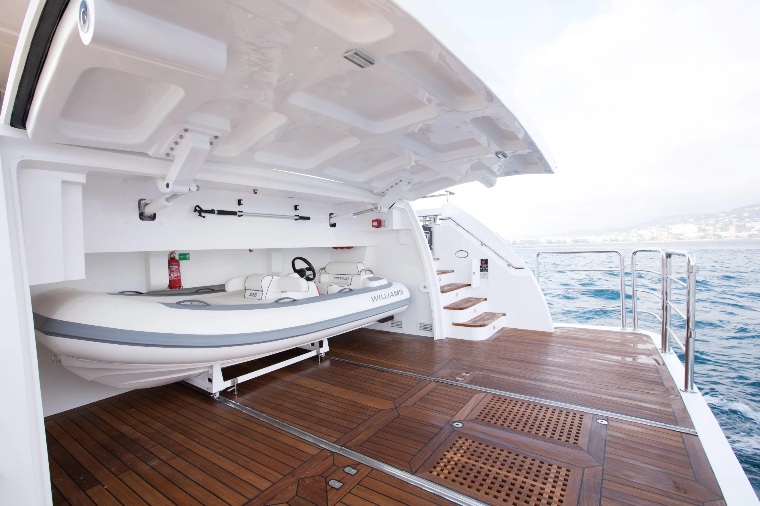 Majesty 100 motor yacht nuevo en venta · Yates México · Puerto Vallarta