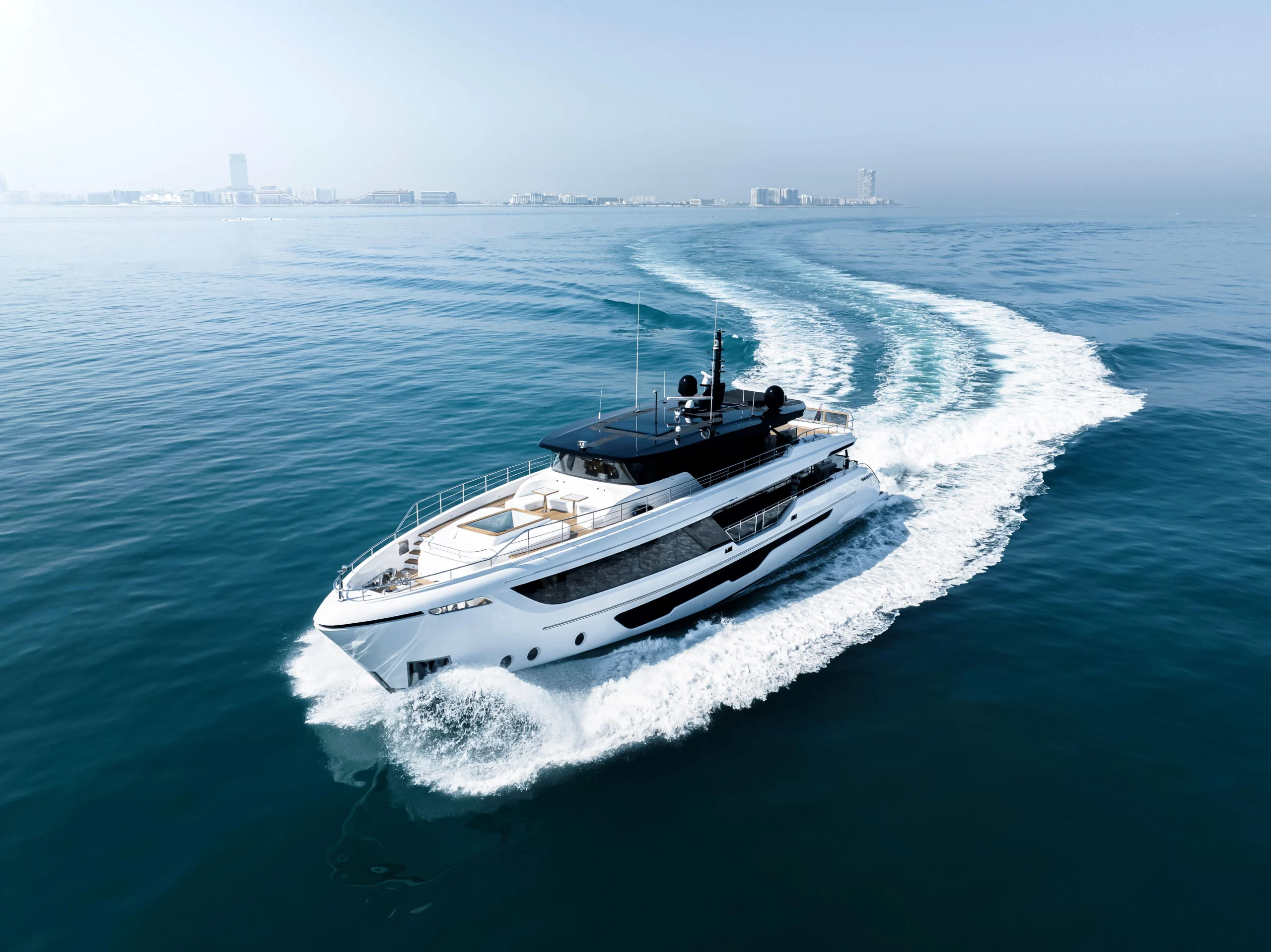 Majesty 111 motor yacht nuevo en venta · Yates México · Puerto Vallarta