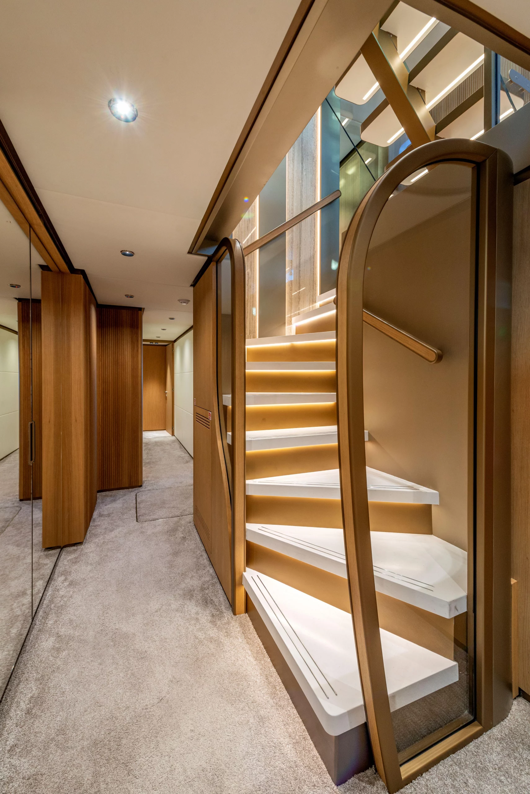 Majesty 111 motor yacht nuevo en venta · Yates México · Puerto Vallarta