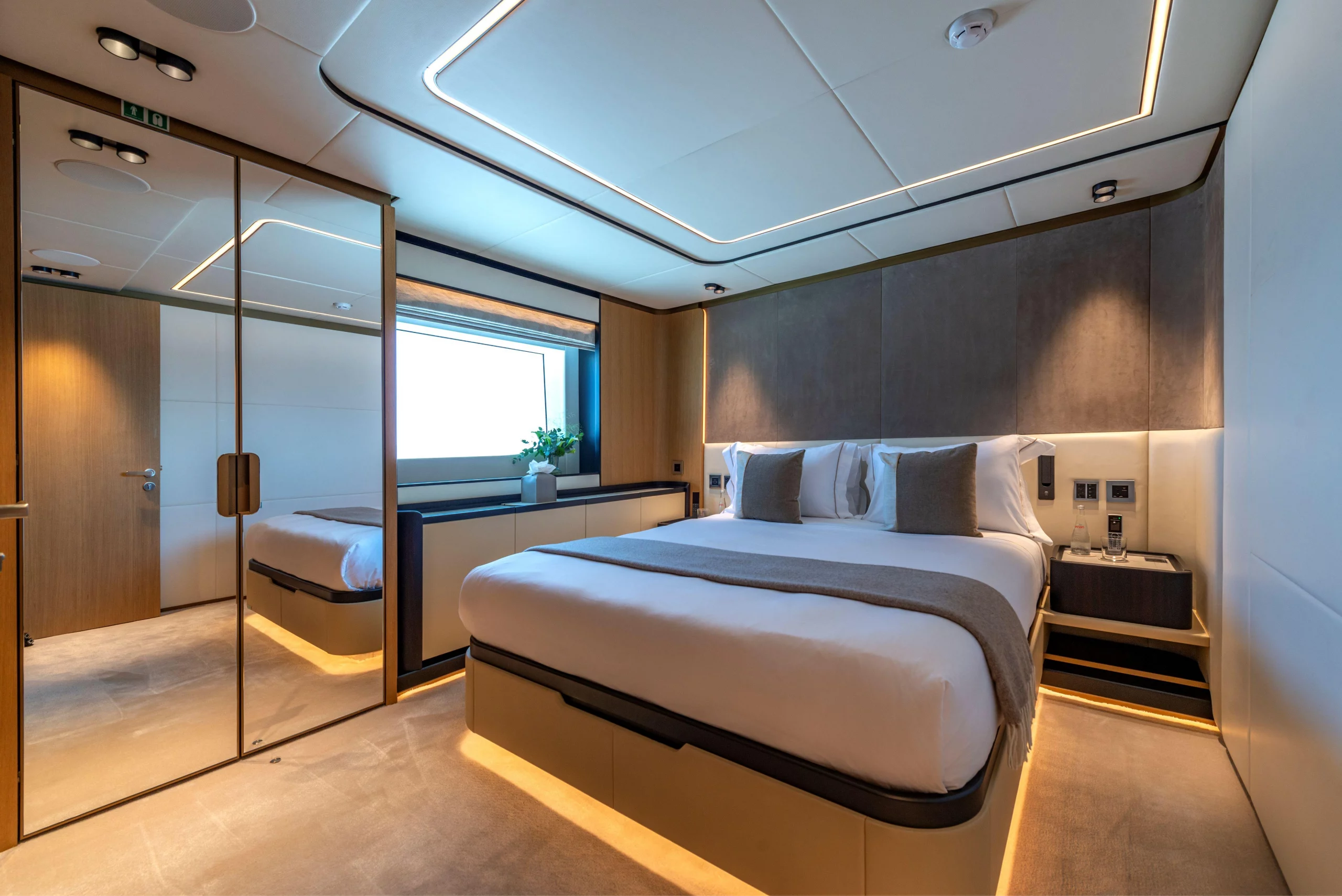 Majesty 111 motor yacht nuevo en venta · Yates México · Puerto Vallarta
