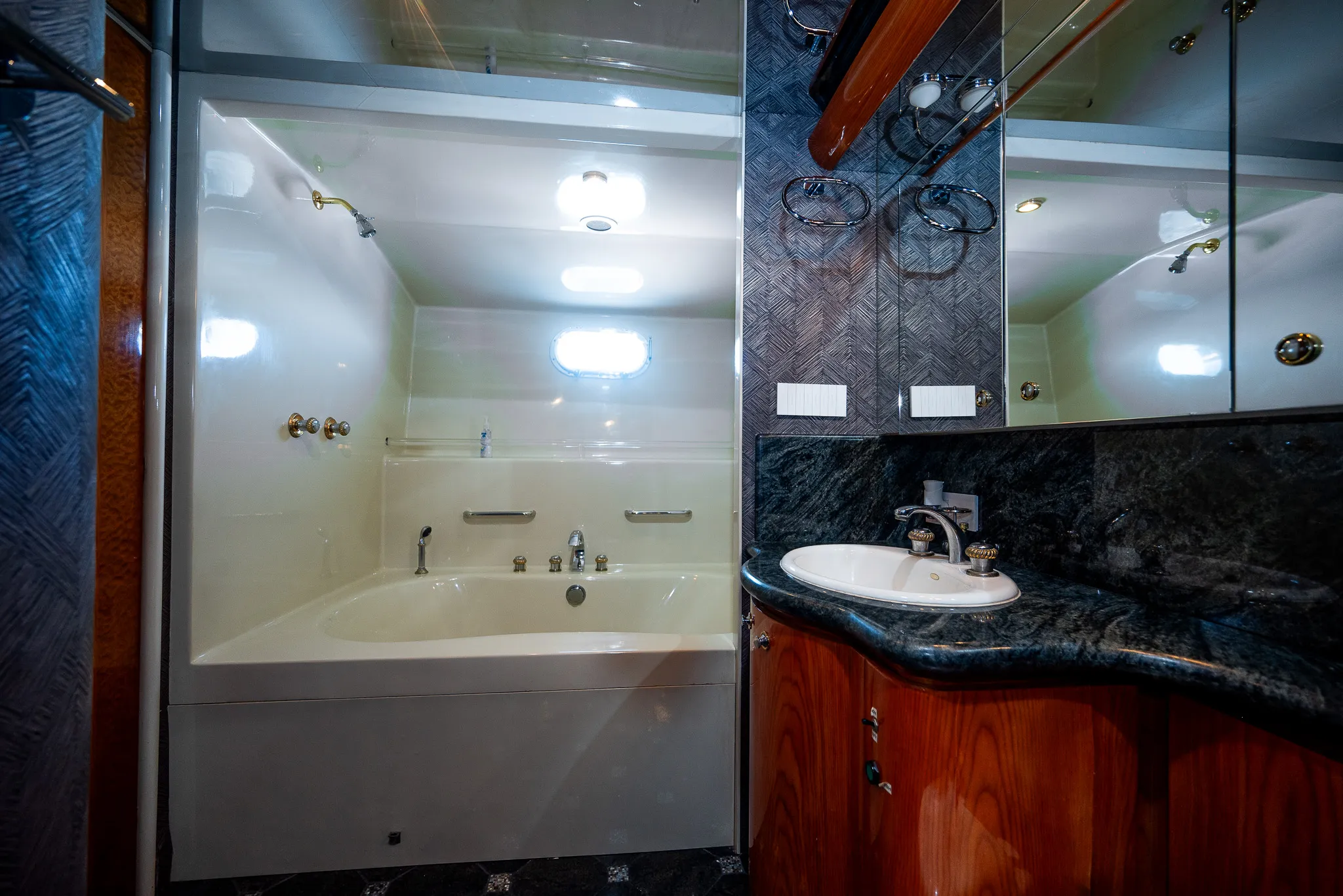 Cheoy Lee Bravo 82 Mijito · Yates México · La Paz BCS · Interior & Main Saloon 18