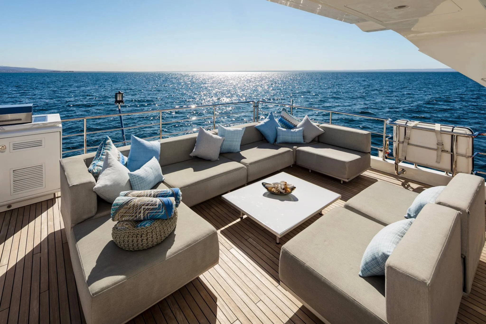 Azimut Grande 30M aftdeck y flybridge · Yates México · La Paz BCS