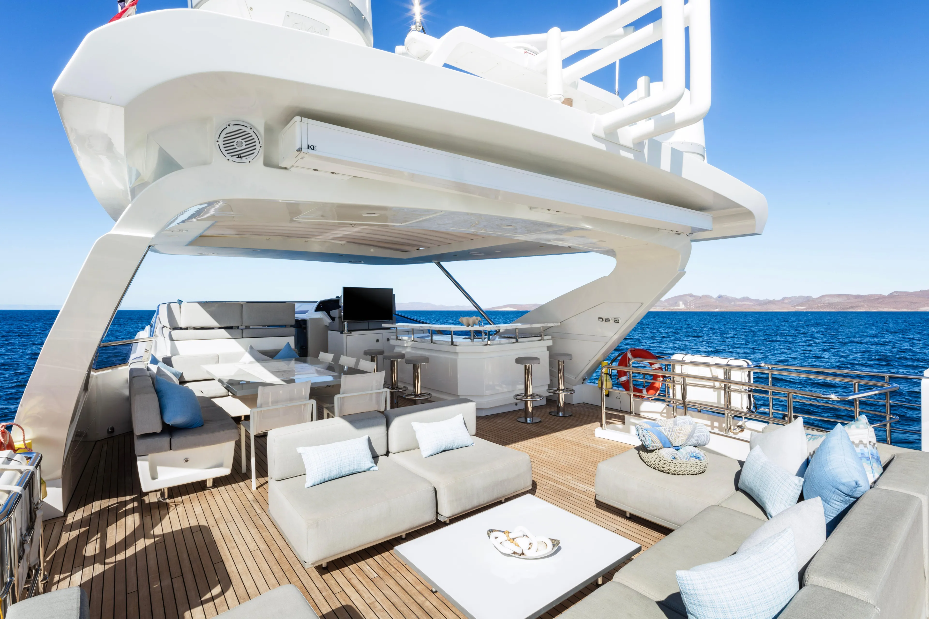 Azimut Grande 30M aftdeck y flybridge · Yates México · La Paz BCS