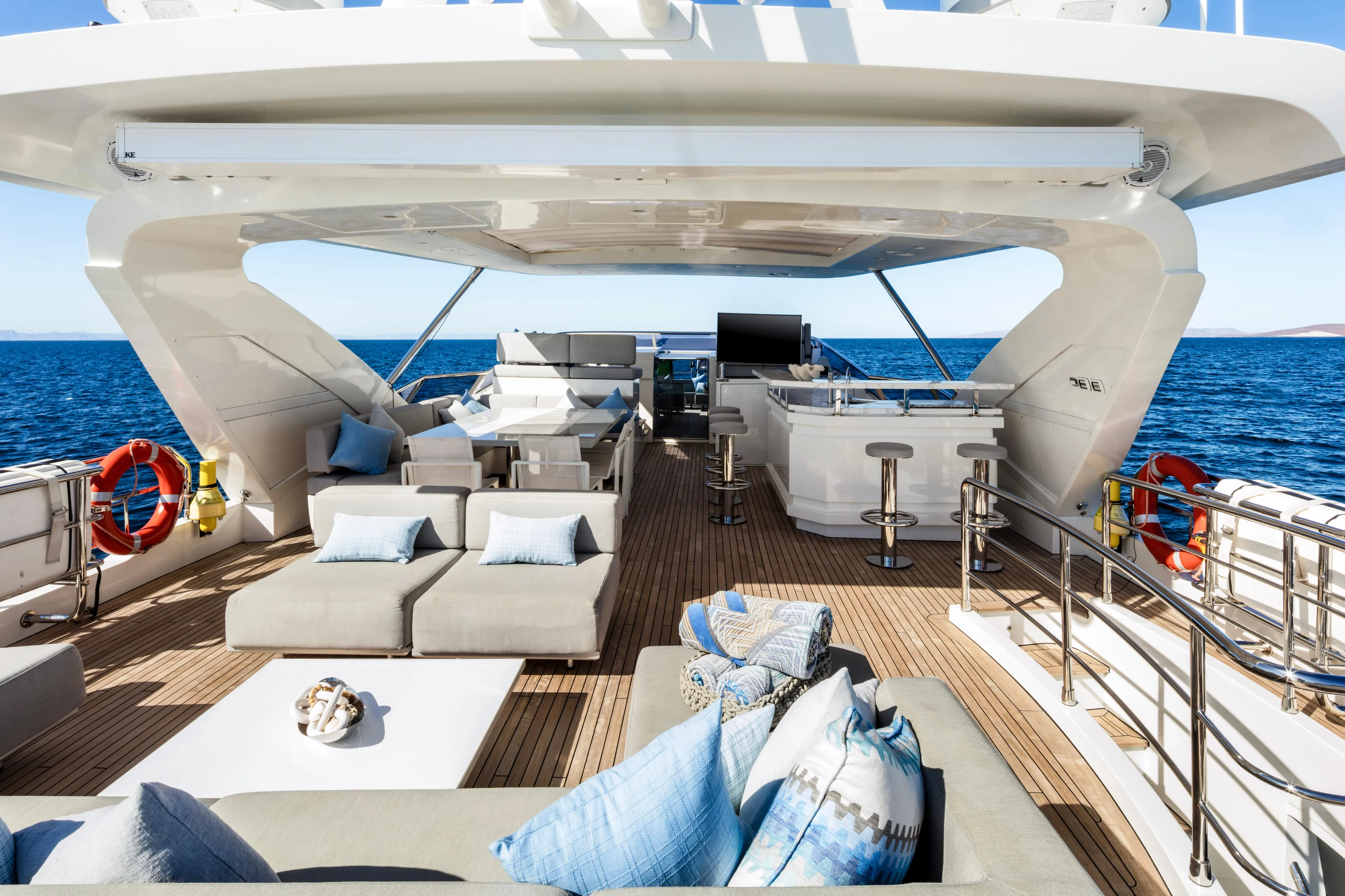 Azimut Grande 30M aftdeck y flybridge · Yates México · La Paz BCS