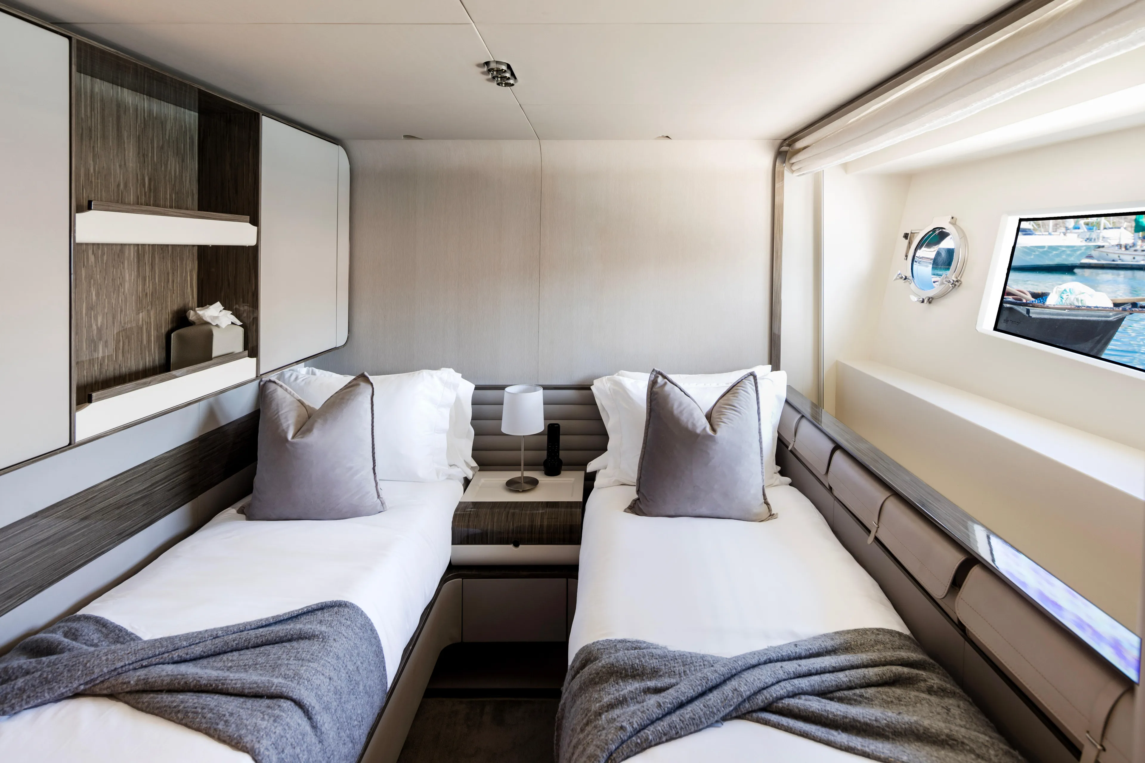 Azimut Grande 30M interior y main saloon · Yates México · La Paz BCS