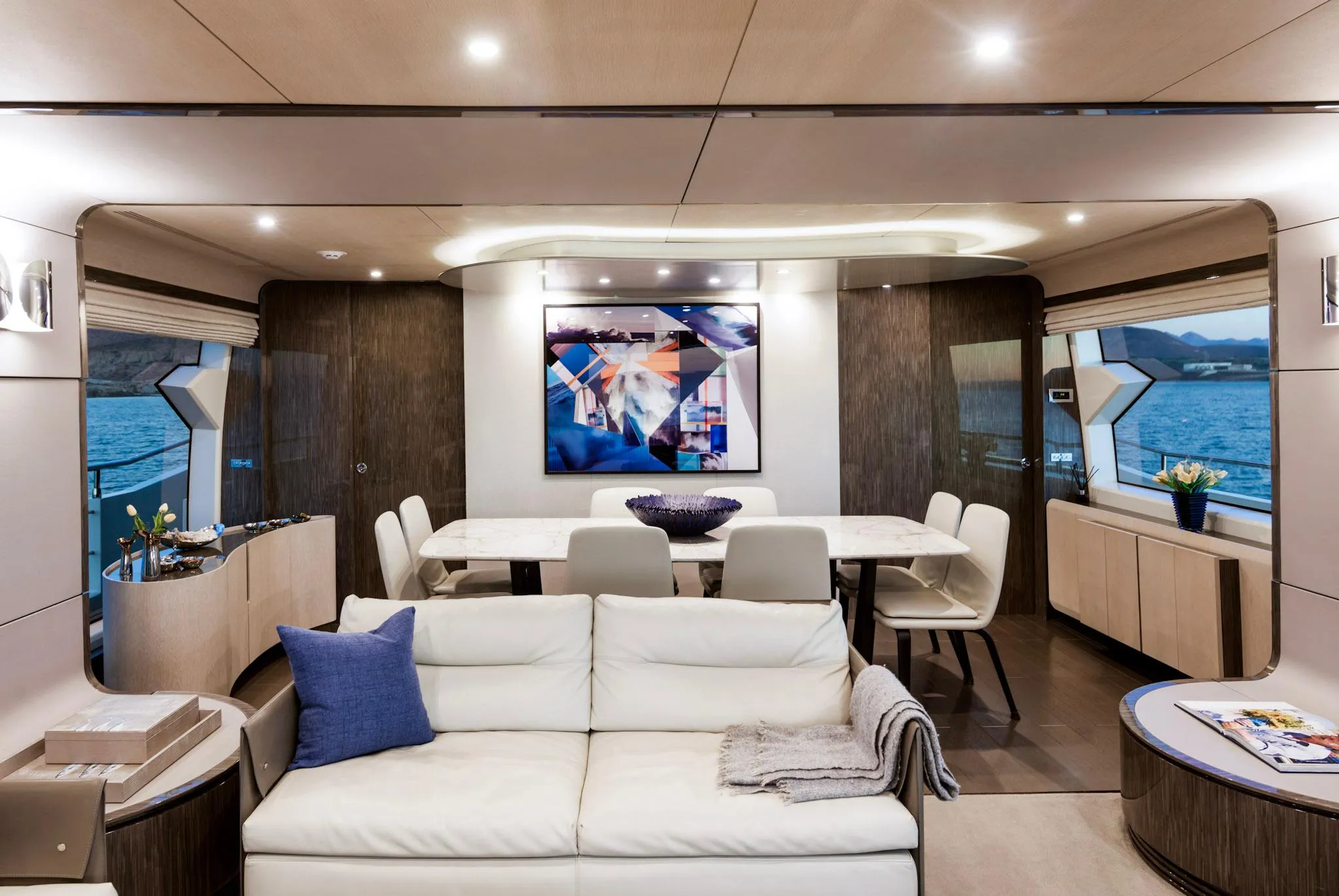 Azimut Grande 30M interior y main saloon · Yates México · La Paz BCS
