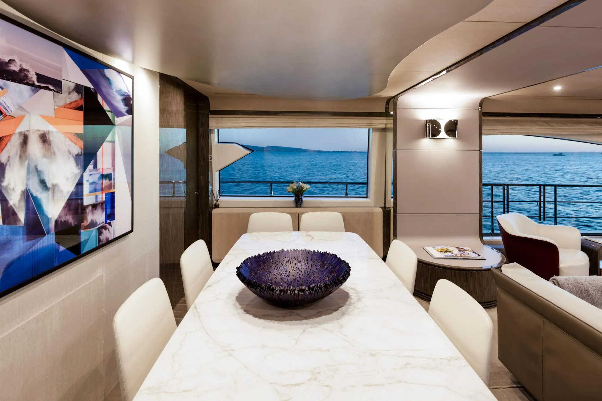 Azimut Grande 30M interior y main saloon · Yates México · La Paz BCS
