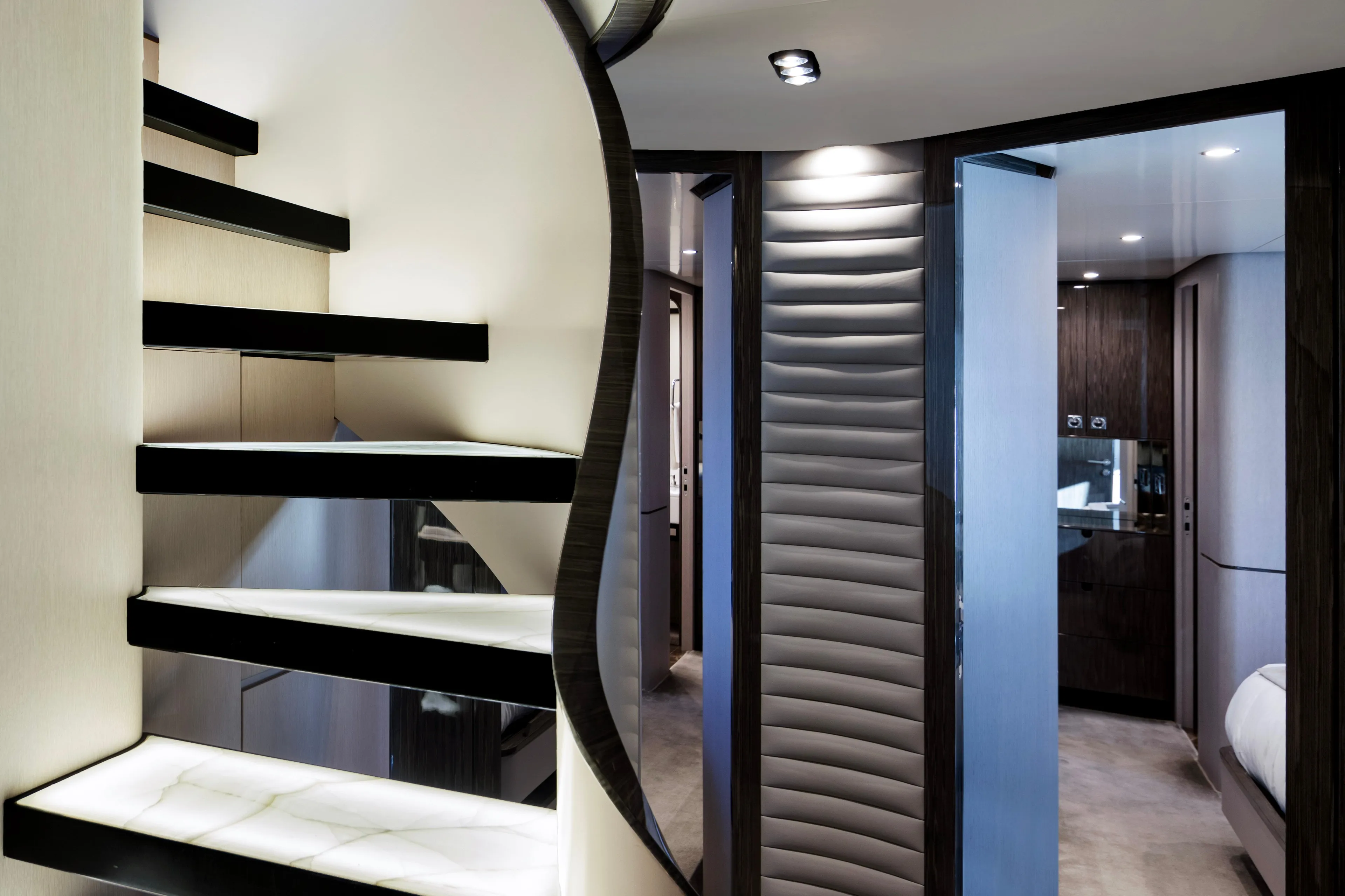 Azimut Grande 30M interior y main saloon · Yates México · La Paz BCS