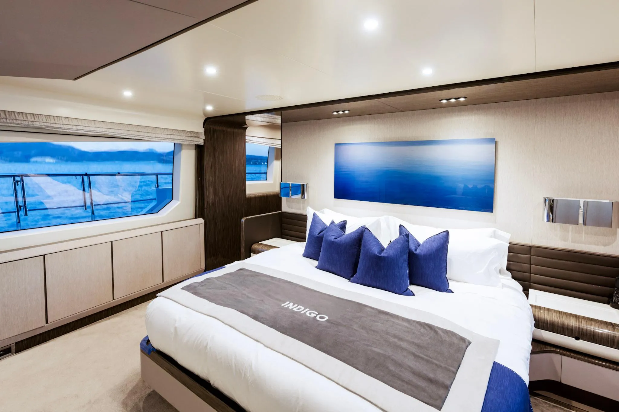 Azimut Grande 30M interior y main saloon · Yates México · La Paz BCS