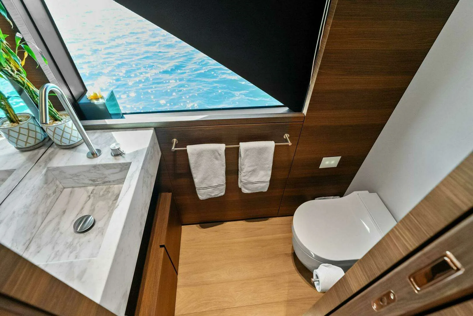 Custom Line Navetta 108 · Yate de lujo 108 ft · Yates México