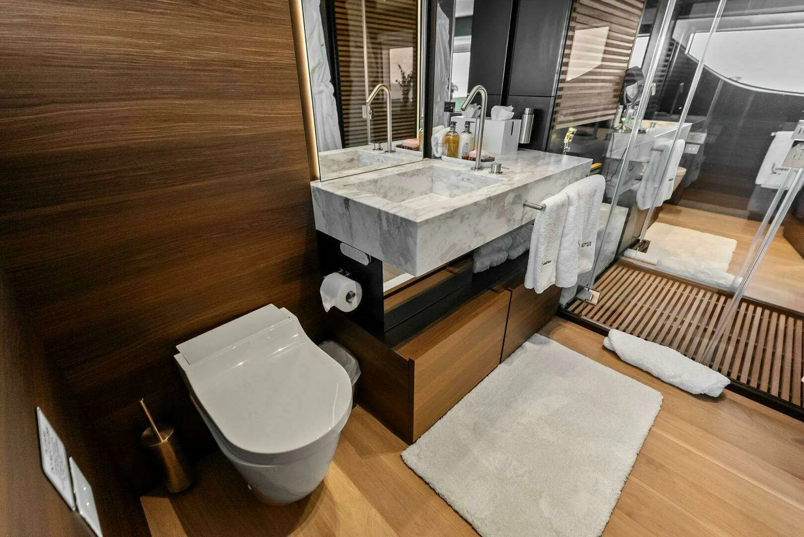 Custom Line Navetta 108 · Yate de lujo 108 ft · Yates México