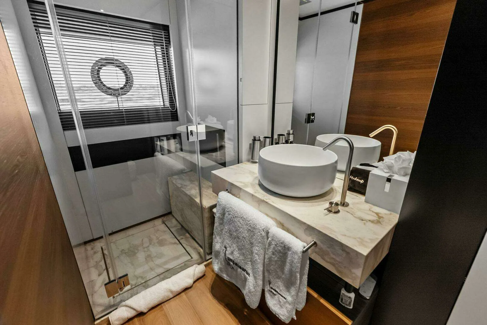 Custom Line Navetta 108 · Yate de lujo 108 ft · Yates México
