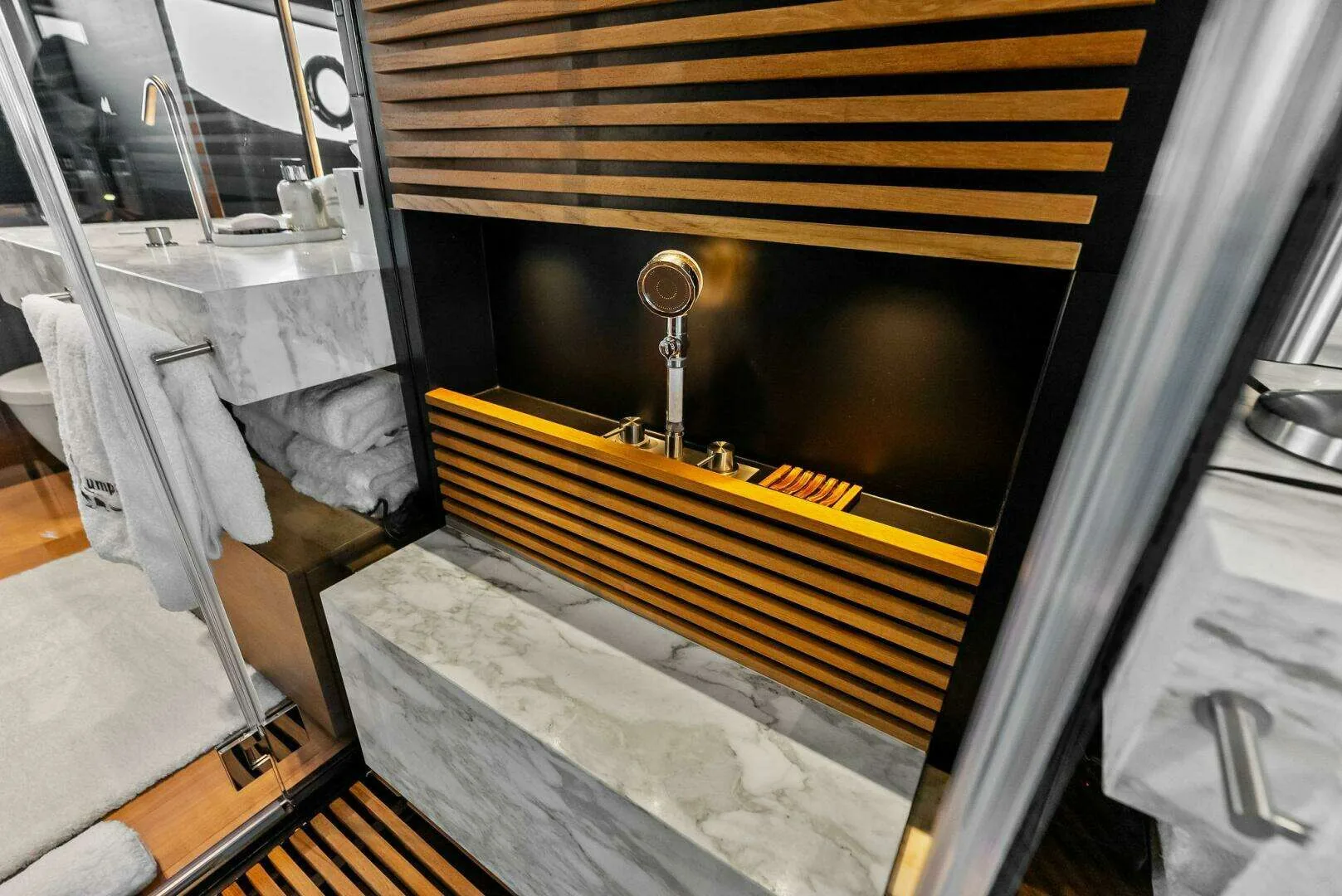 Custom Line Navetta 108 · Yate de lujo 108 ft · Yates México