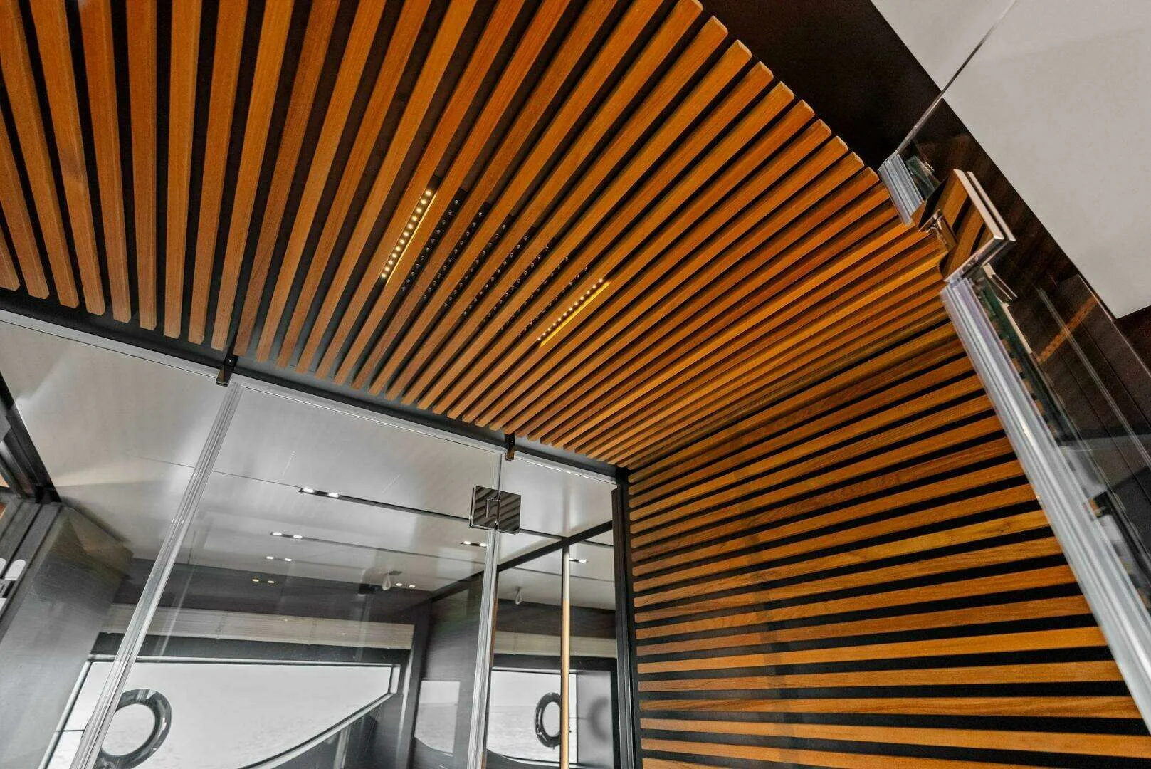 Custom Line Navetta 108 · Yate de lujo 108 ft · Yates México