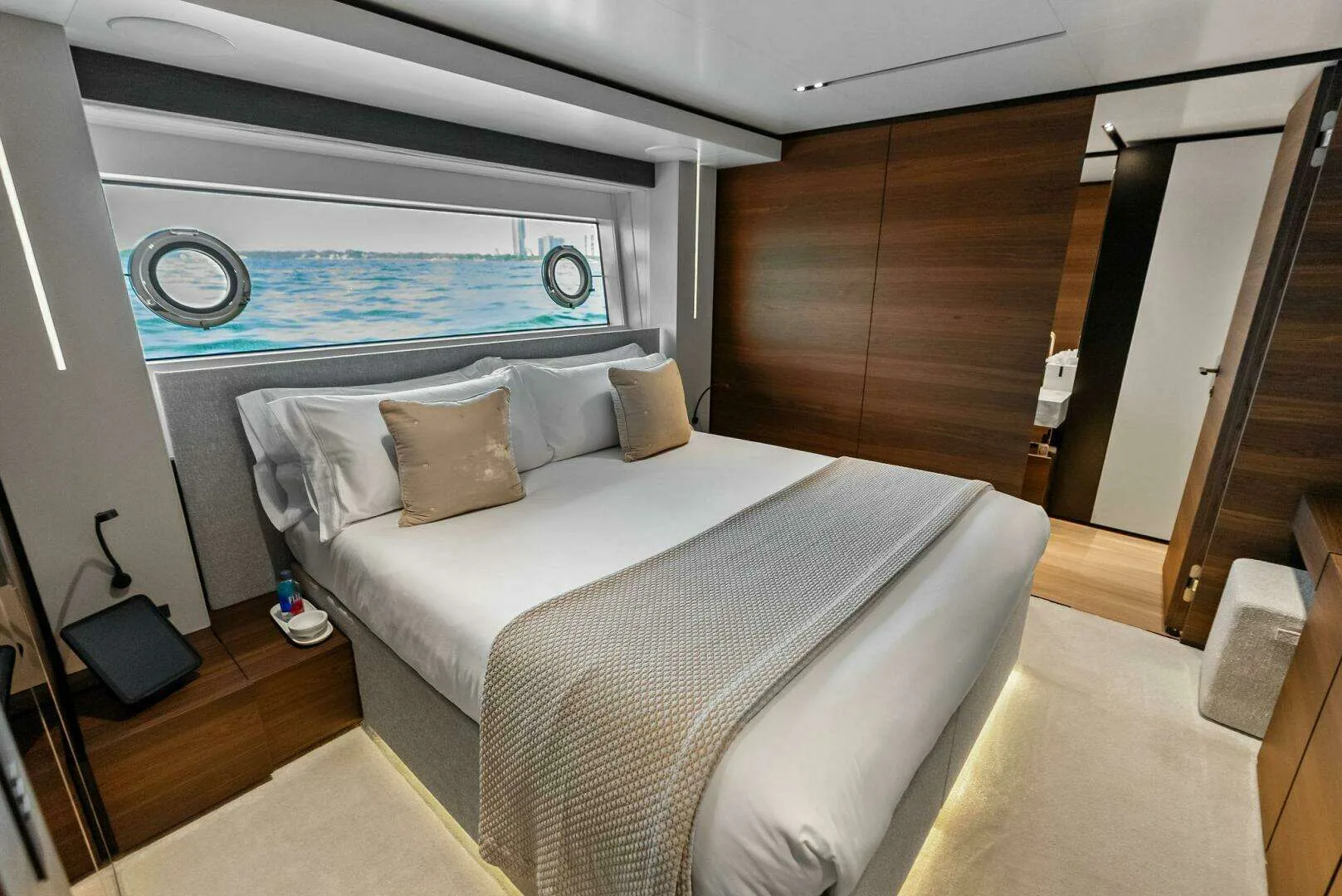 Custom Line Navetta 108 · Yate de lujo 108 ft · Yates México