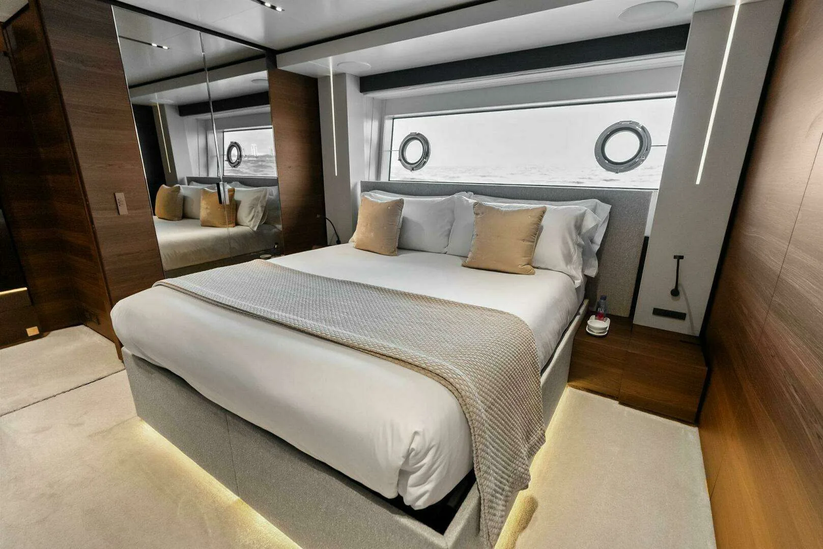 Custom Line Navetta 108 · Yate de lujo 108 ft · Yates México