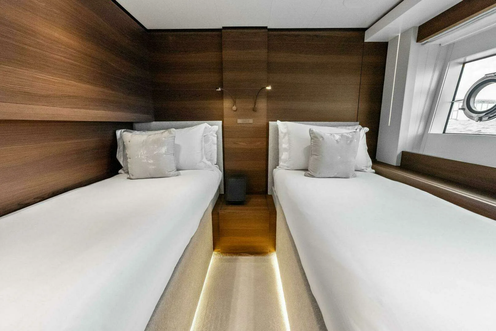 Custom Line Navetta 108 · Yate de lujo 108 ft · Yates México