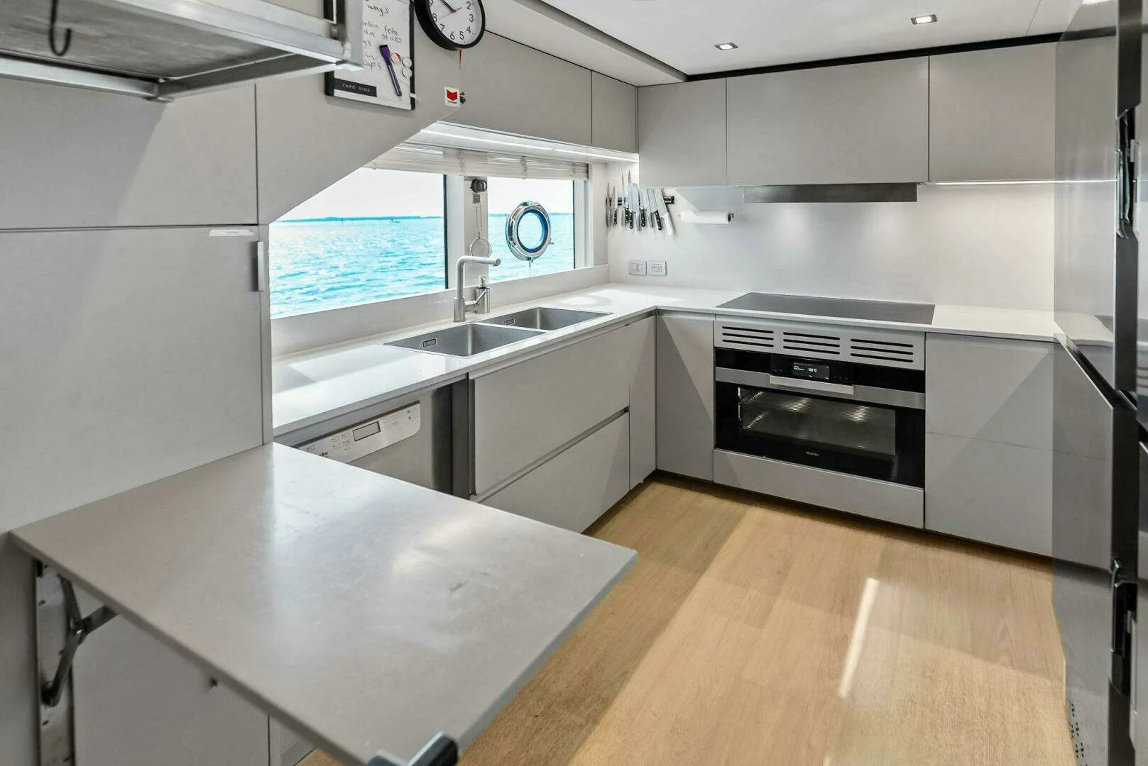 Custom Line Navetta 108 · Yate de lujo 108 ft · Yates México