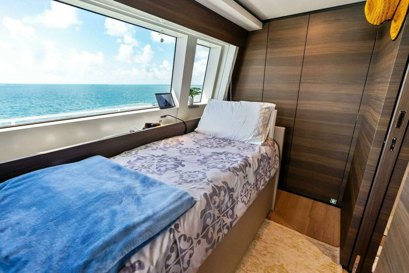 Custom Line Navetta 108 · Yate de lujo 108 ft · Yates México