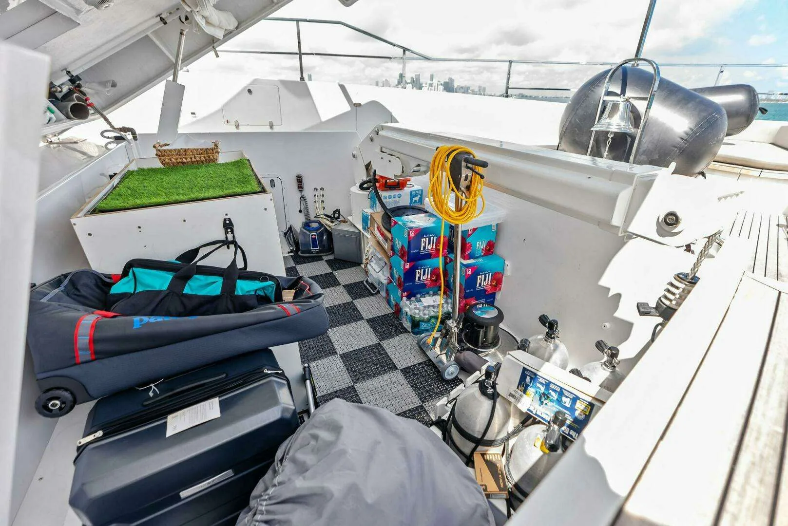 Custom Line Navetta 108 · Yate de lujo 108 ft · Yates México