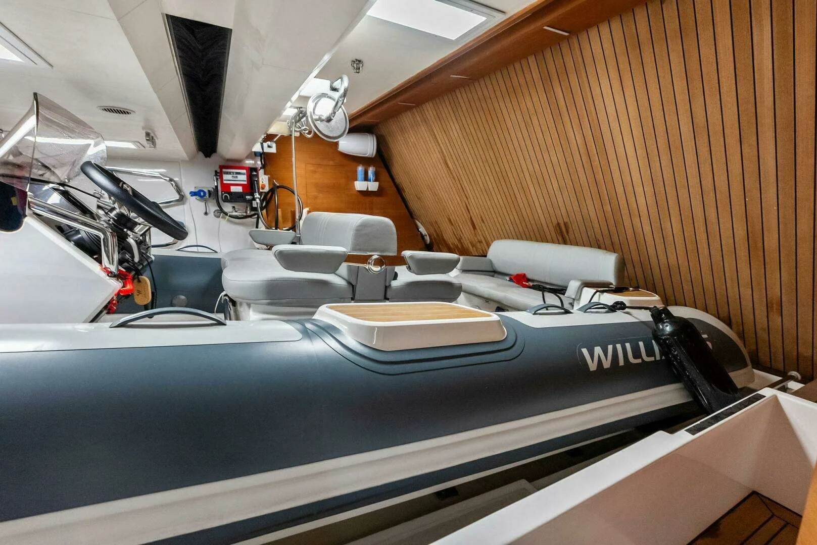 Custom Line Navetta 108 · Yate de lujo 108 ft · Yates México