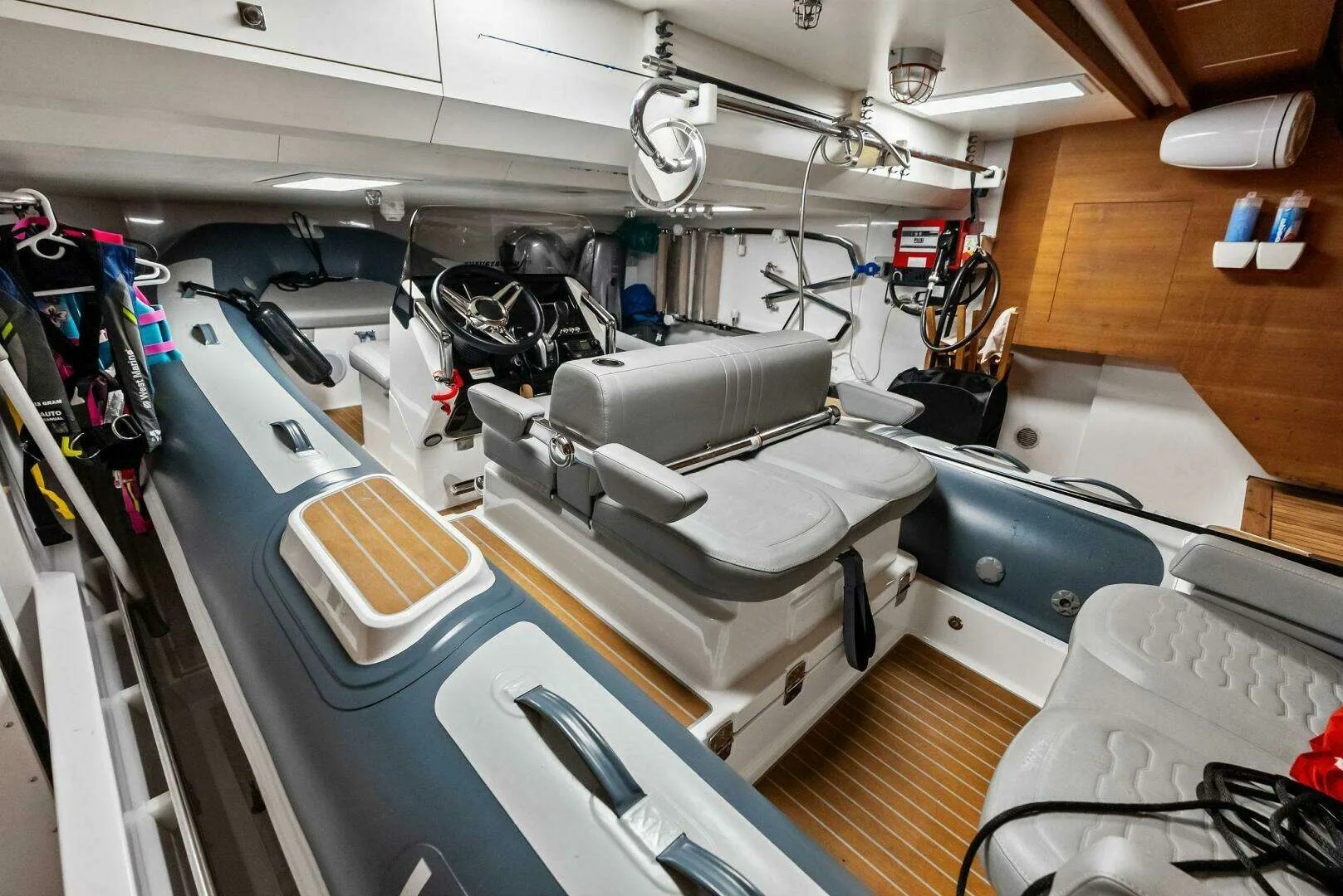 Custom Line Navetta 108 · Yate de lujo 108 ft · Yates México