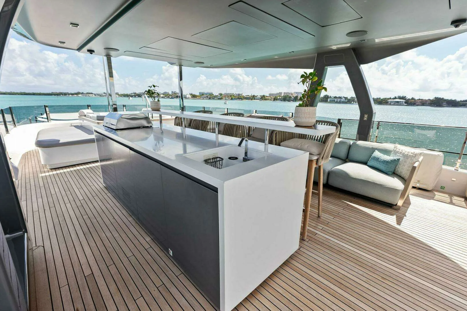 Custom Line Navetta 108 · Yate de lujo 108 ft · Yates México