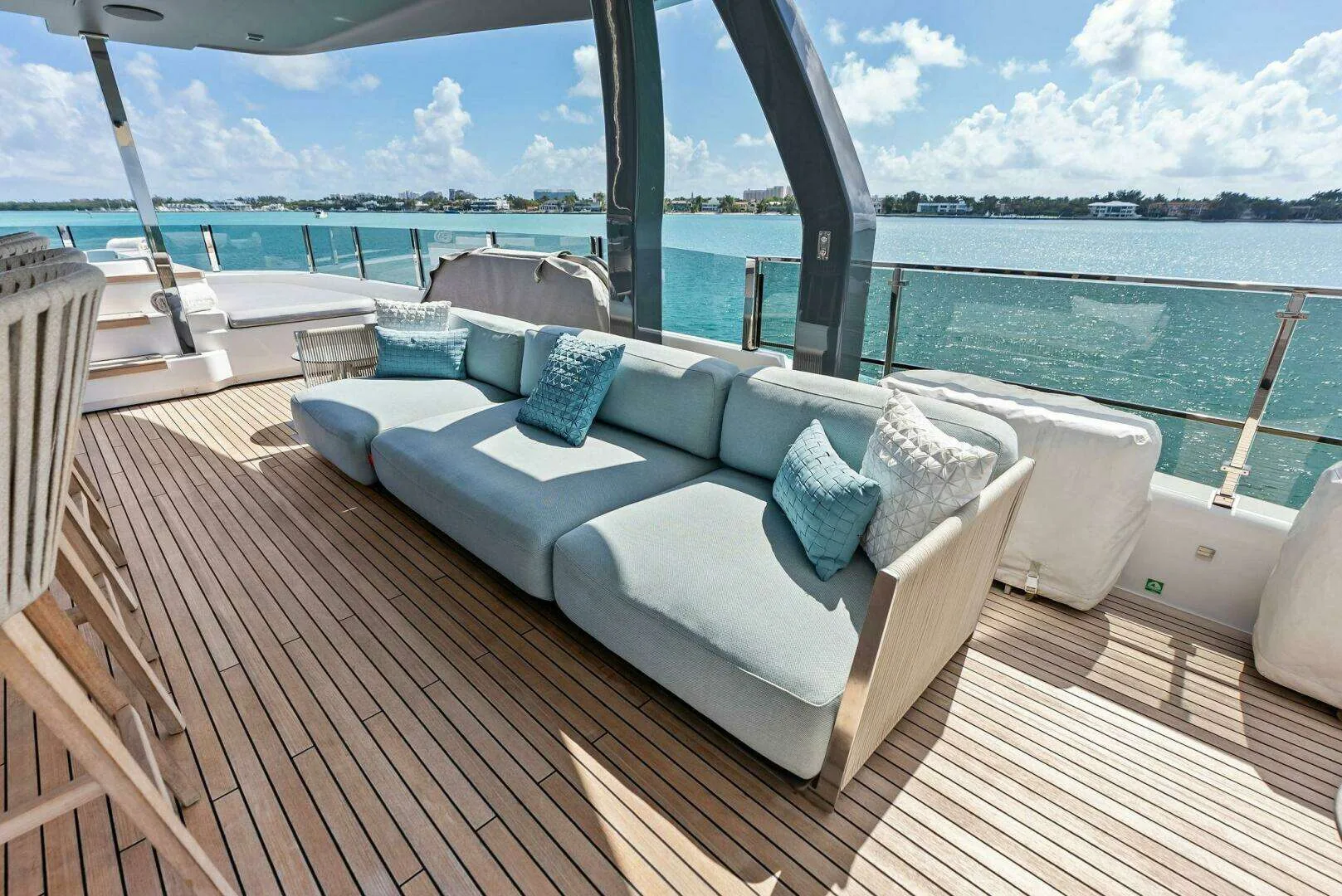 Custom Line Navetta 108 · Yate de lujo 108 ft · Yates México