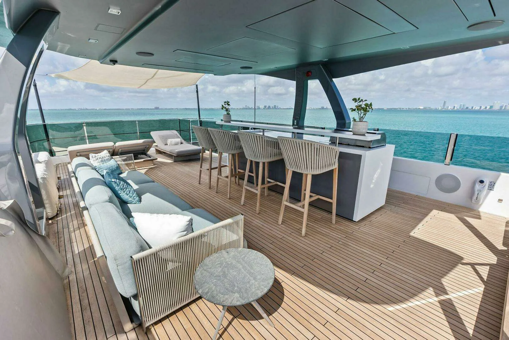 Custom Line Navetta 108 · Yate de lujo 108 ft · Yates México