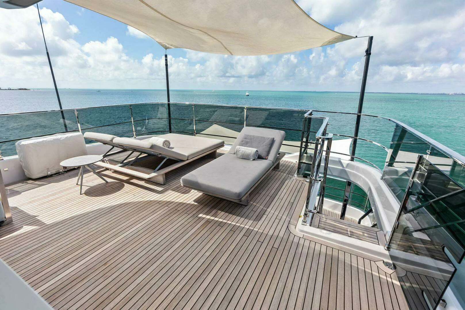 Custom Line Navetta 108 · Yate de lujo 108 ft · Yates México