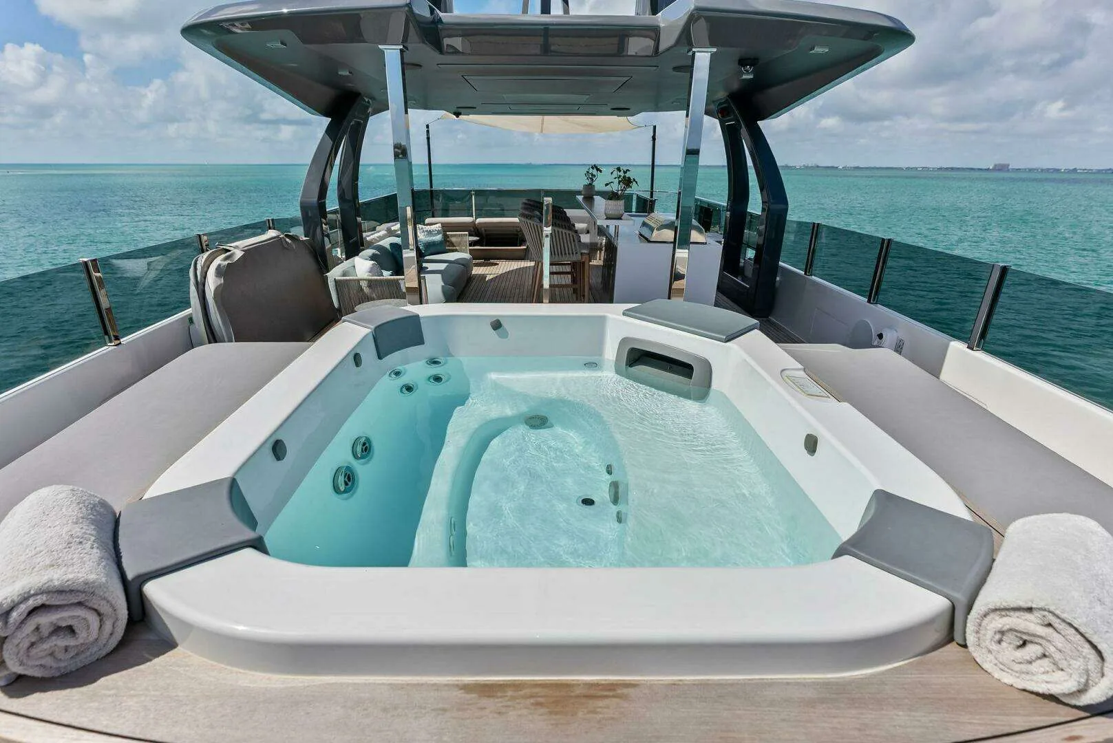 Custom Line Navetta 108 · Yate de lujo 108 ft · Yates México