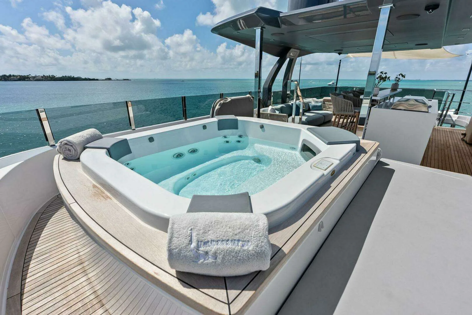 Custom Line Navetta 108 · Yate de lujo 108 ft · Yates México
