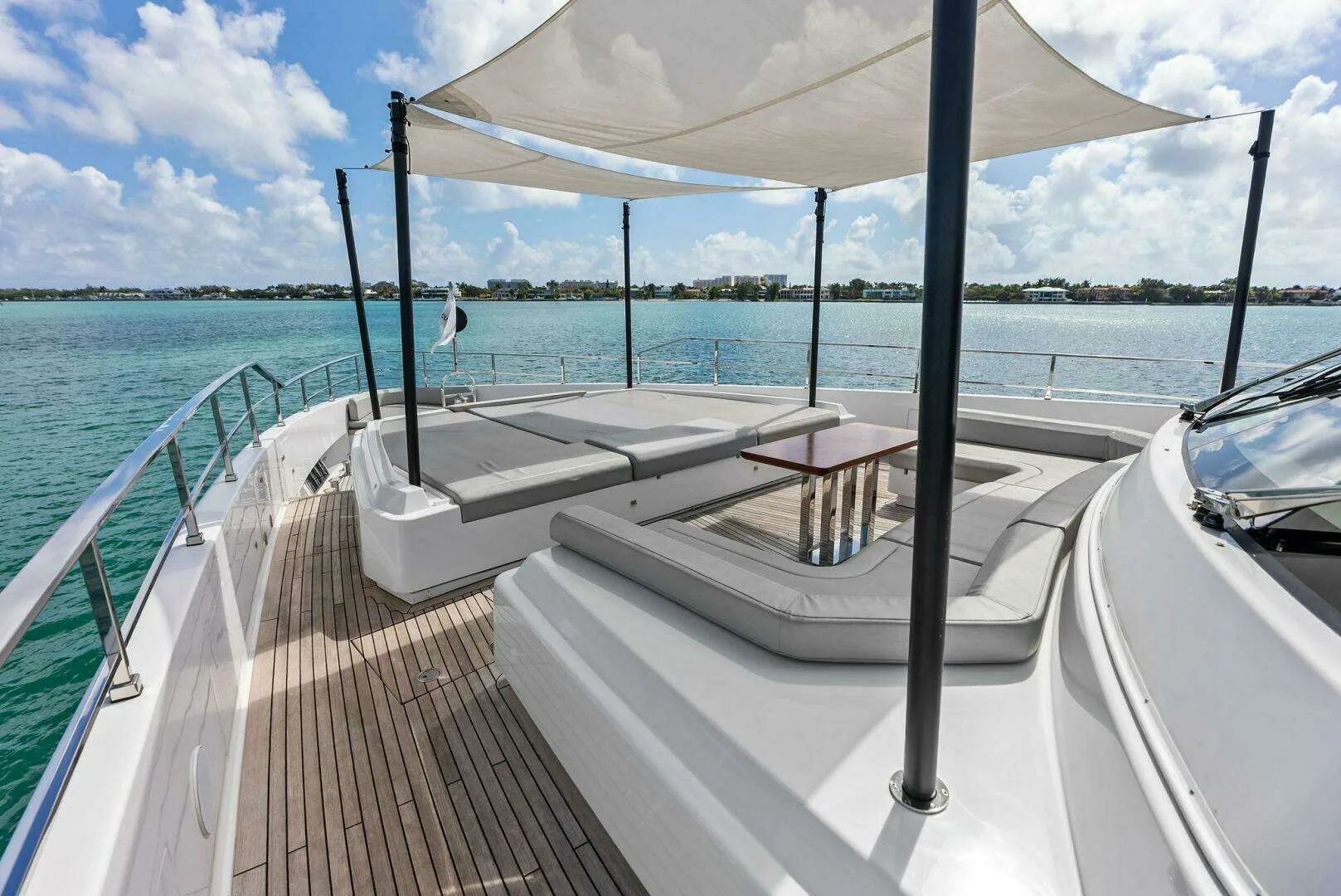Custom Line Navetta 108 · Yate de lujo 108 ft · Yates México