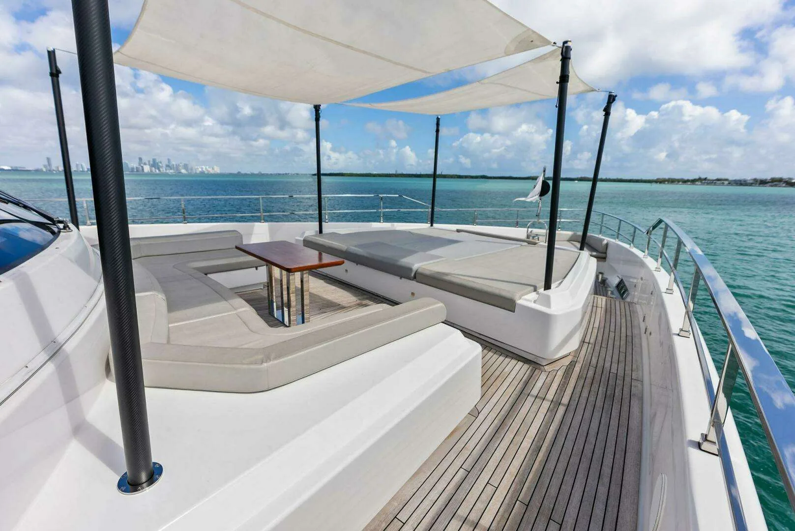 Custom Line Navetta 108 · Yate de lujo 108 ft · Yates México