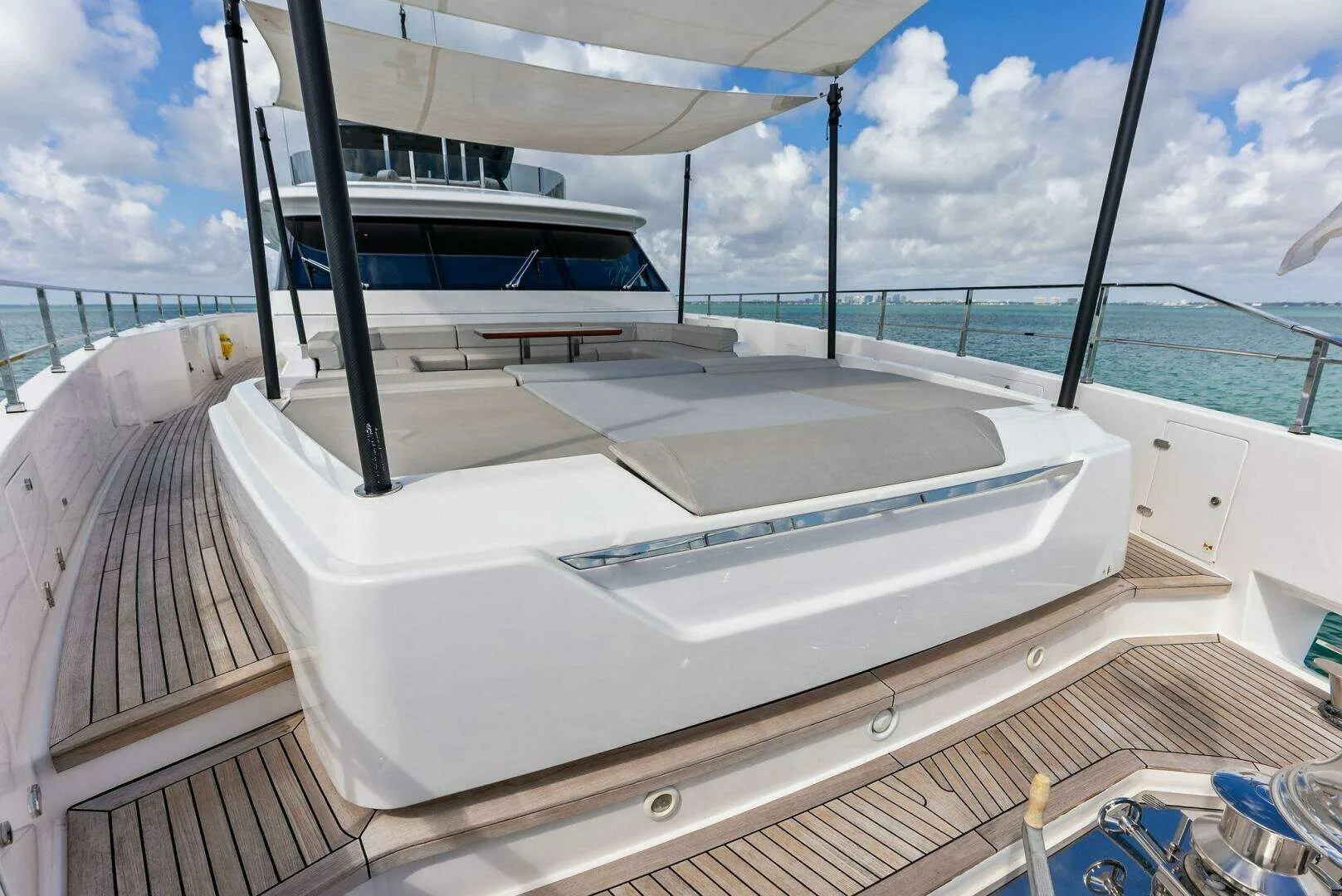 Custom Line Navetta 108 · Yate de lujo 108 ft · Yates México