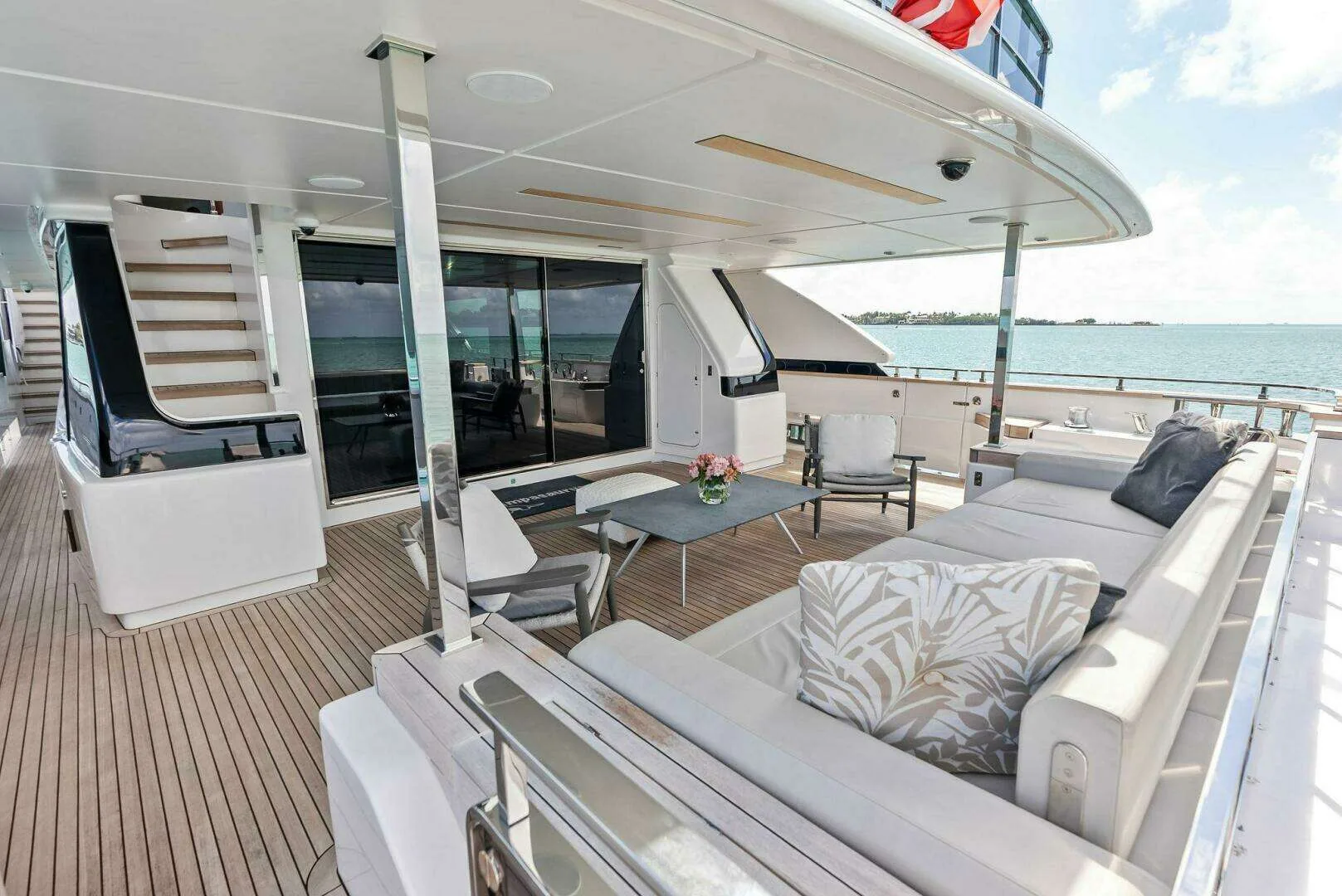 Custom Line Navetta 108 · Yate de lujo 108 ft · Yates México